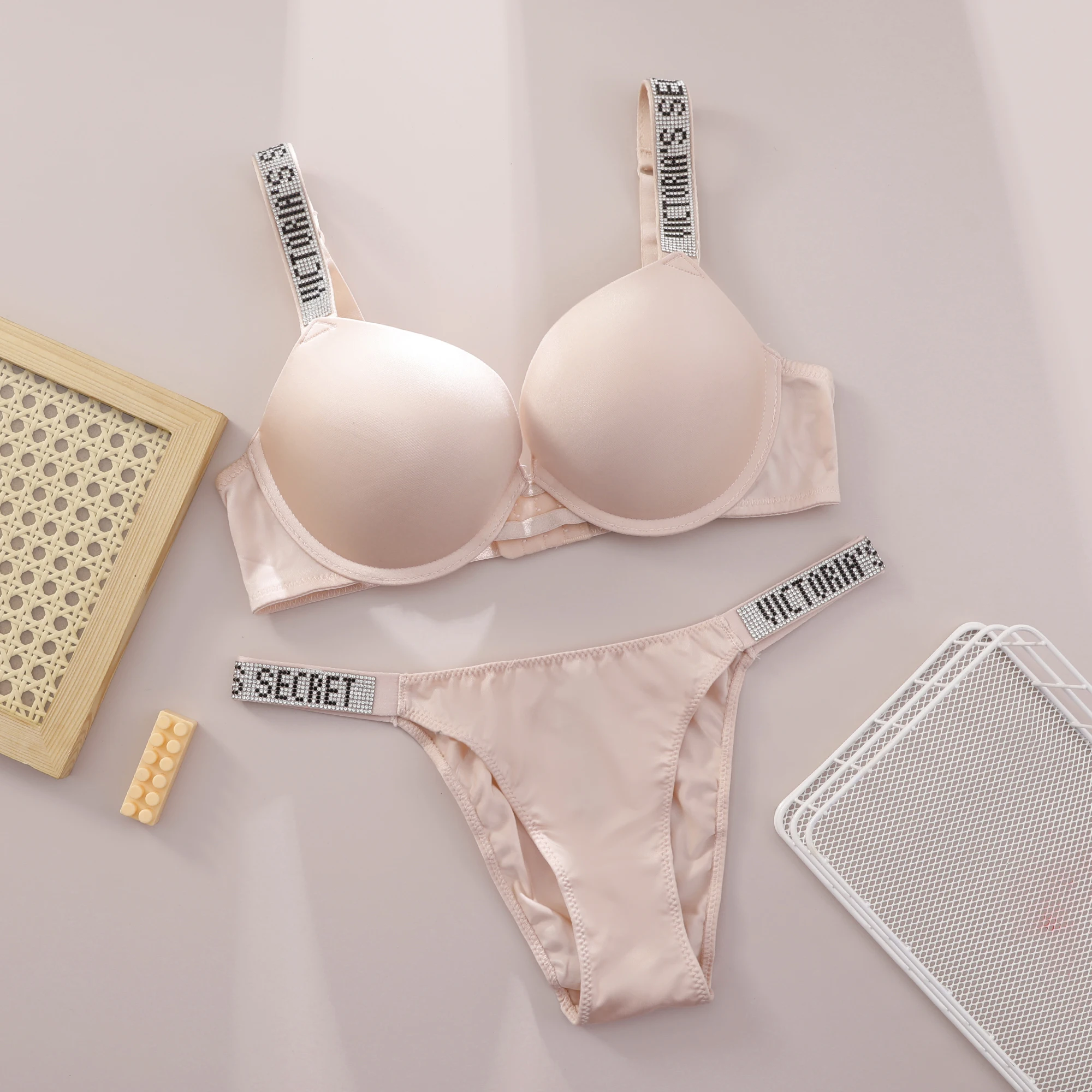 Nieuwe V-vormige kant lingerie set bh en slip dames sexy bh en slip set comfortabele push-up shapewear verstelbare gevoerde geplooide