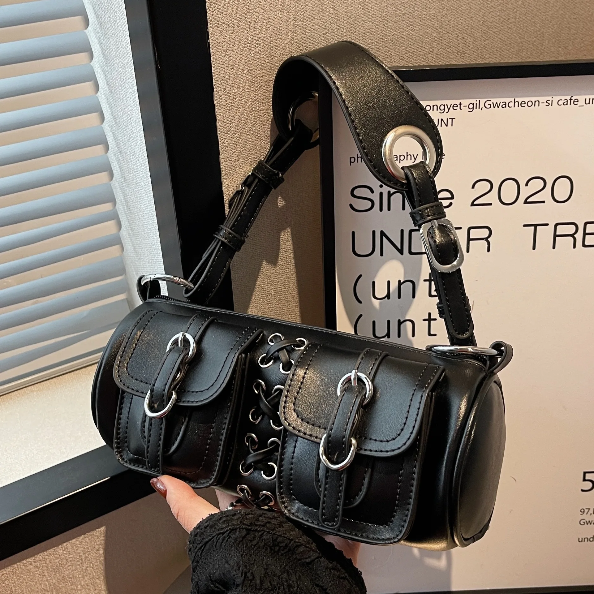 

Новинка 2023 года, женская сумка-цилиндр на шнуровке в стиле ретро, сумка через плечо Y2K для подмышек, текстурированный регулируемый ремешок через плечо, острый и шикарный ​