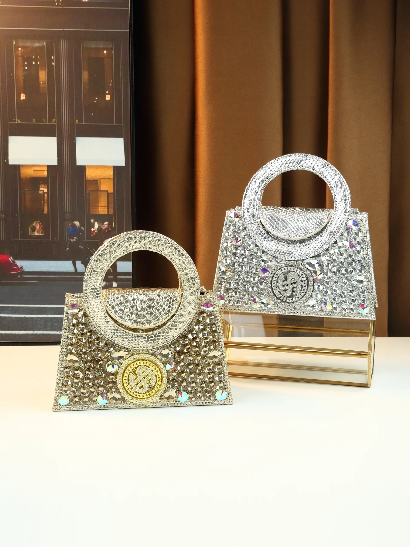 

European and American new fashionable and gorgeous women's versatile dollar pattern handheld diamond jewelry bag