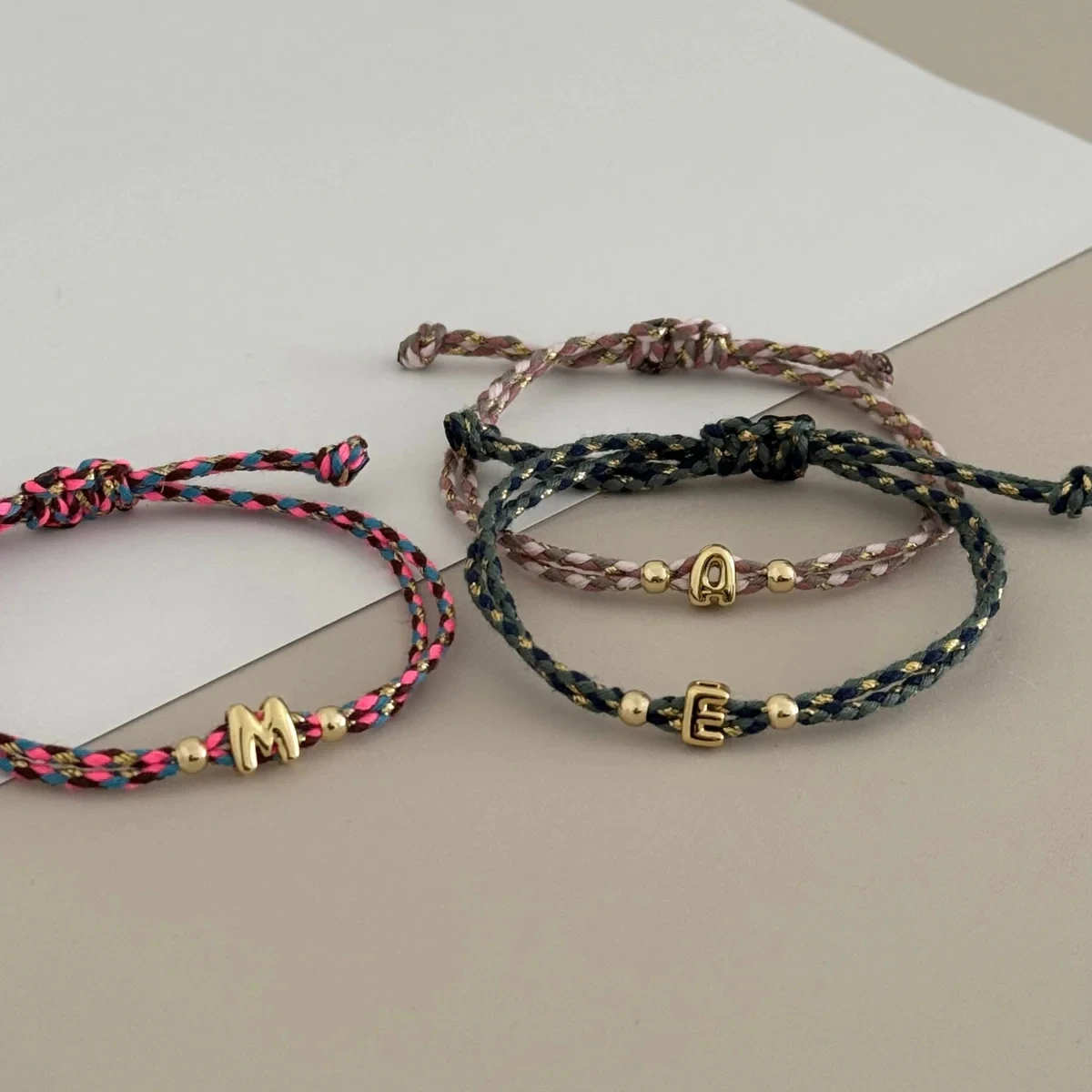 A-Z Initialen-Armband, geflochtenes Freundschaftsarmband, handgemachtes gewebtes Seil-Armband, böhmischer personalisierter Schmuck, Geschenk für Frauen – Detail 6