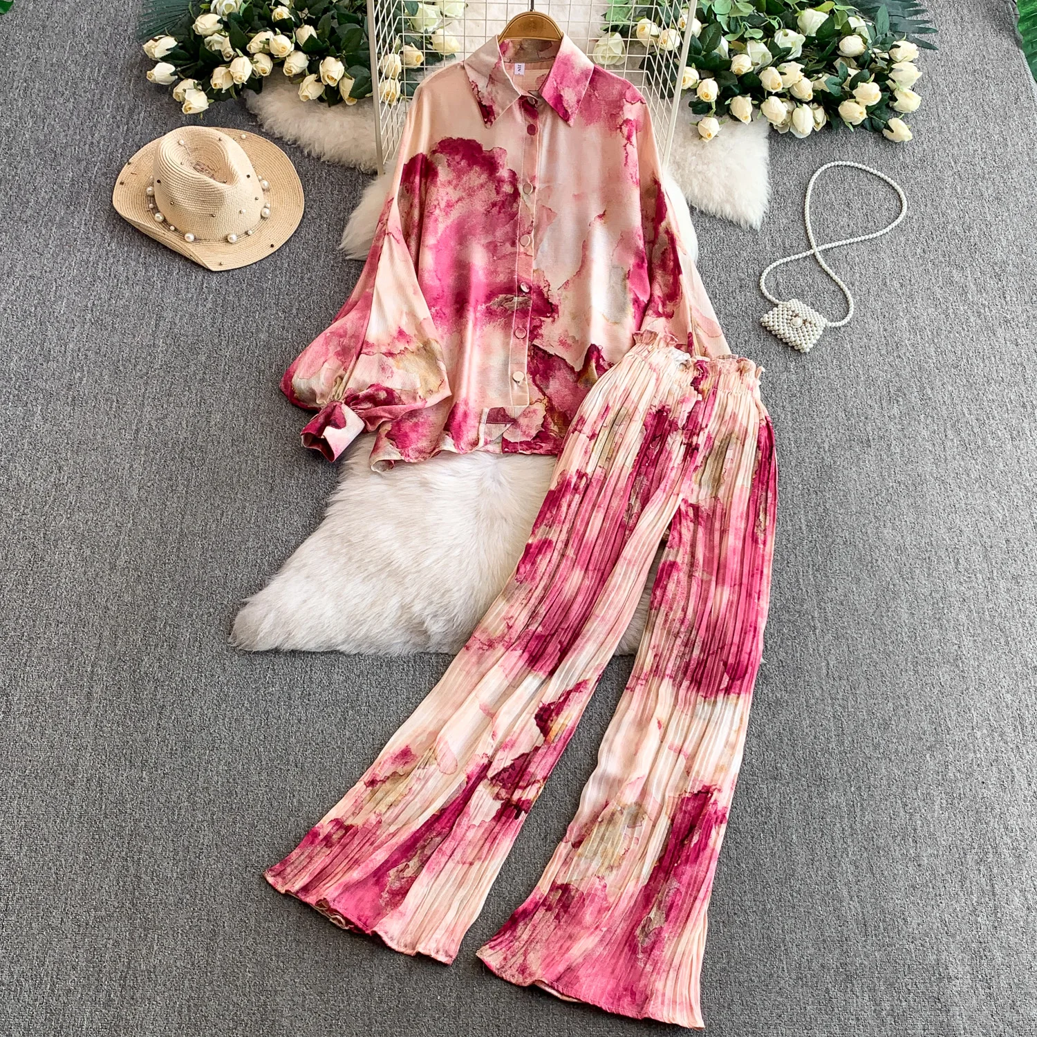 

Дизайнерская свободная рубашка с ретро-принтом, комплект из двух предметов для весны 2026, женская одежда + плиссированные широкие брюки с эластичной резинкой на талии, модный комплект