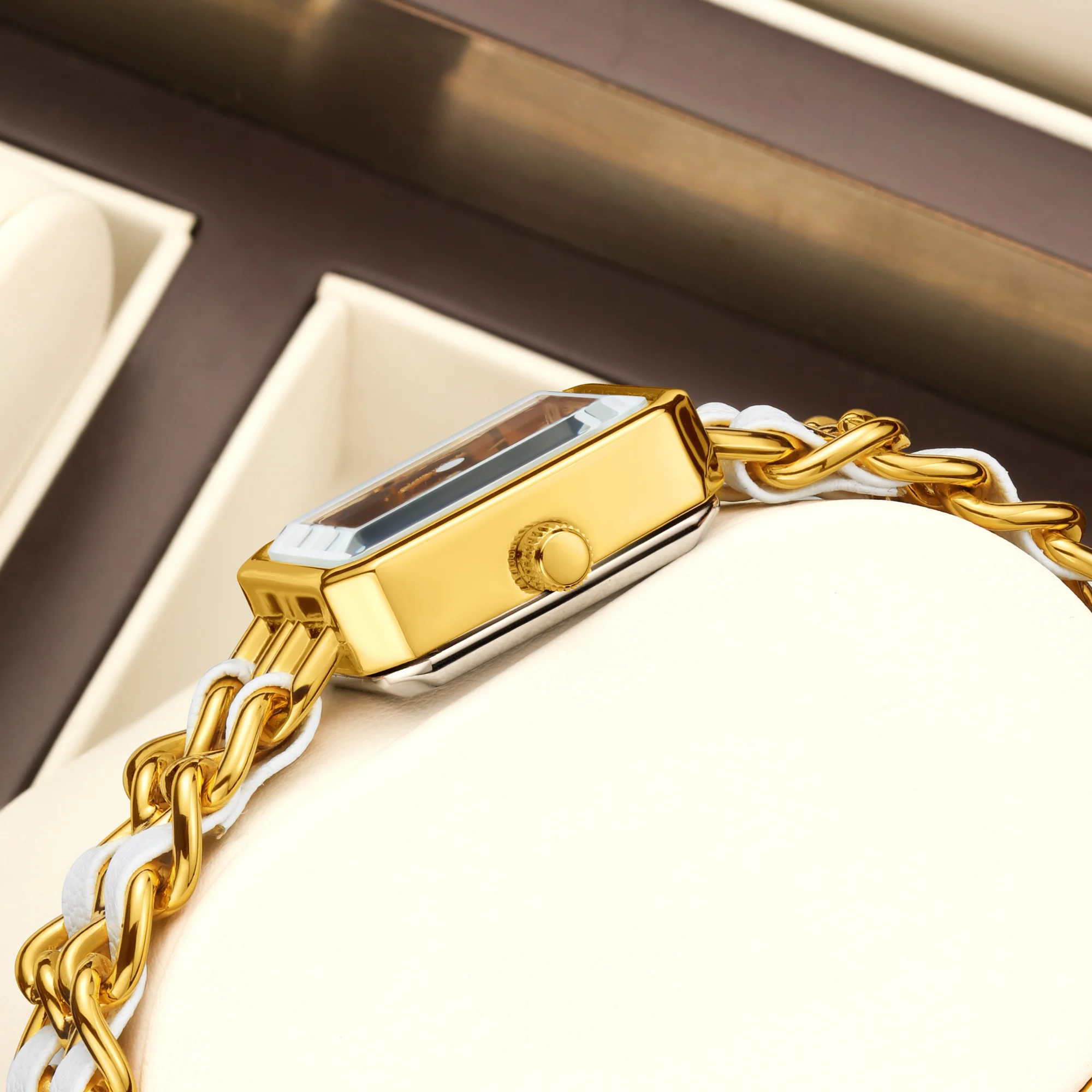 ساعة كوارتز نسائية جديدة ذات قرص مربع عتيق من العلامة التجارية YaLaLuSi متعددة الاستخدامات للارتداء اليومي، هدية مثالية للعطلات #3