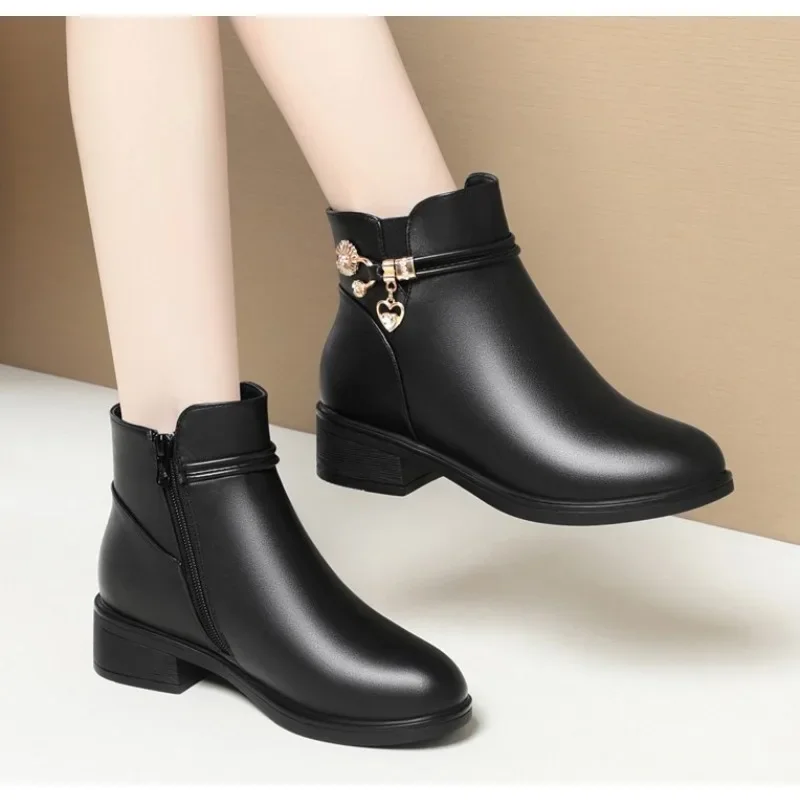 

Black Boots Warm Plush Female Short Boots Winter Women Ankle Boots Beaded Crystal Zipper Woman Platform Shoes Lady Chelsea