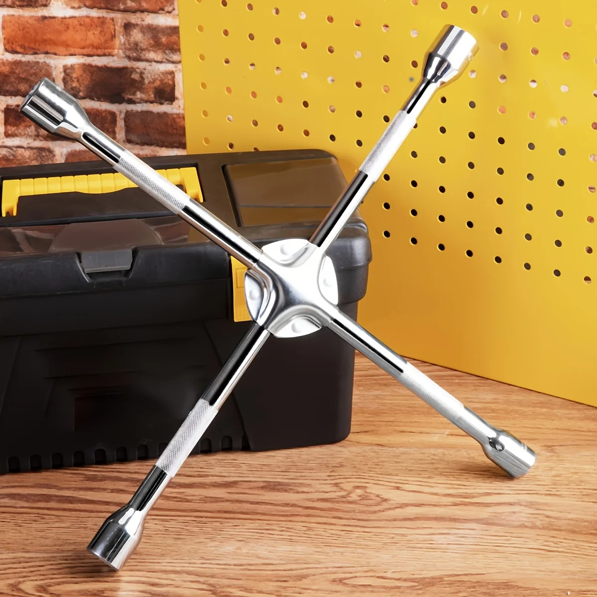 

18 Inch Universal Heavy Duty Lug Wrench 4 Way Tire Iron Wrench