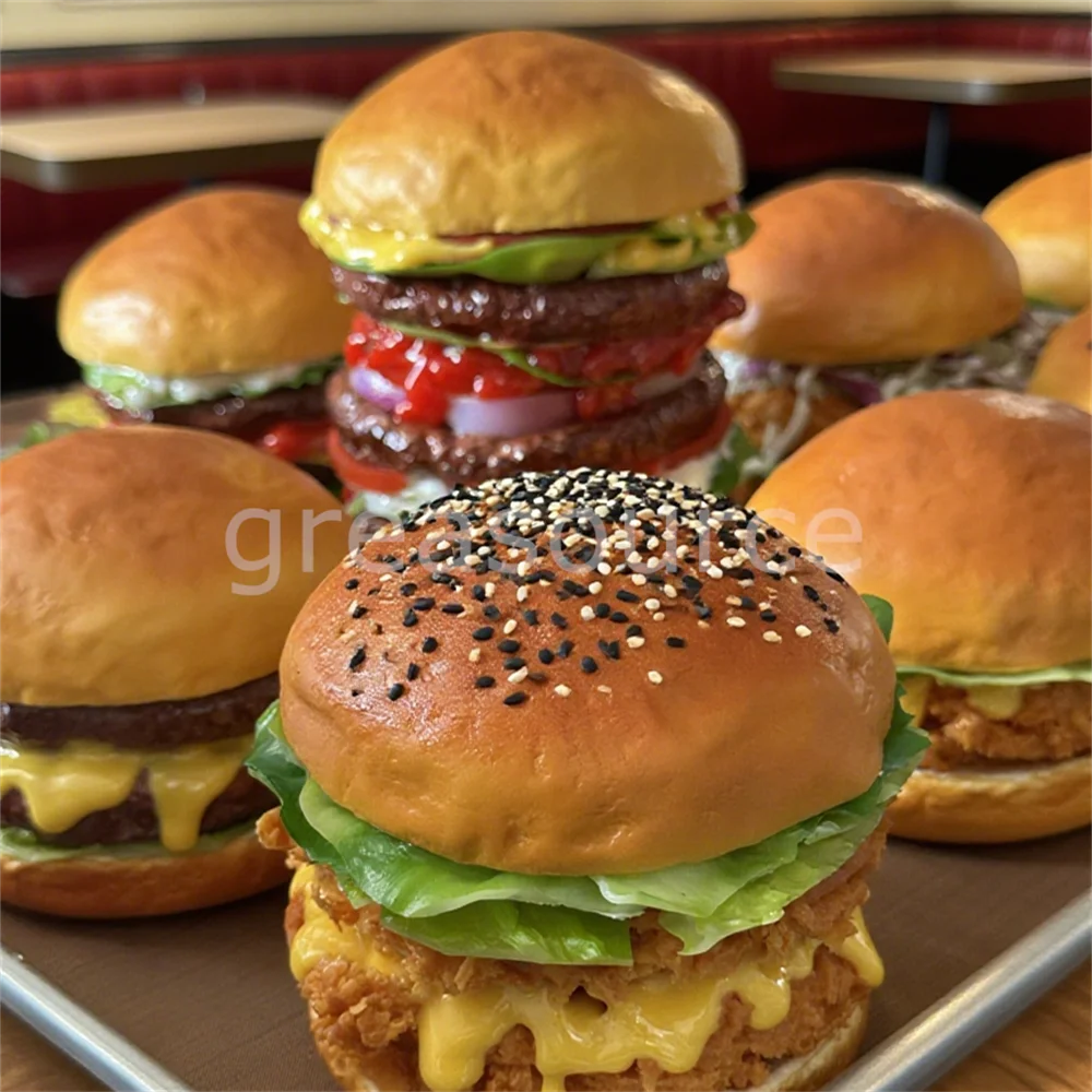 Modelo de hamburguesa de comida rápida con patatas de carne, picles de ternera, salsa de yema de huevo, salsa de tomate, rebanada de queso, accesorio de exhibición de tienda de verduras mixtas