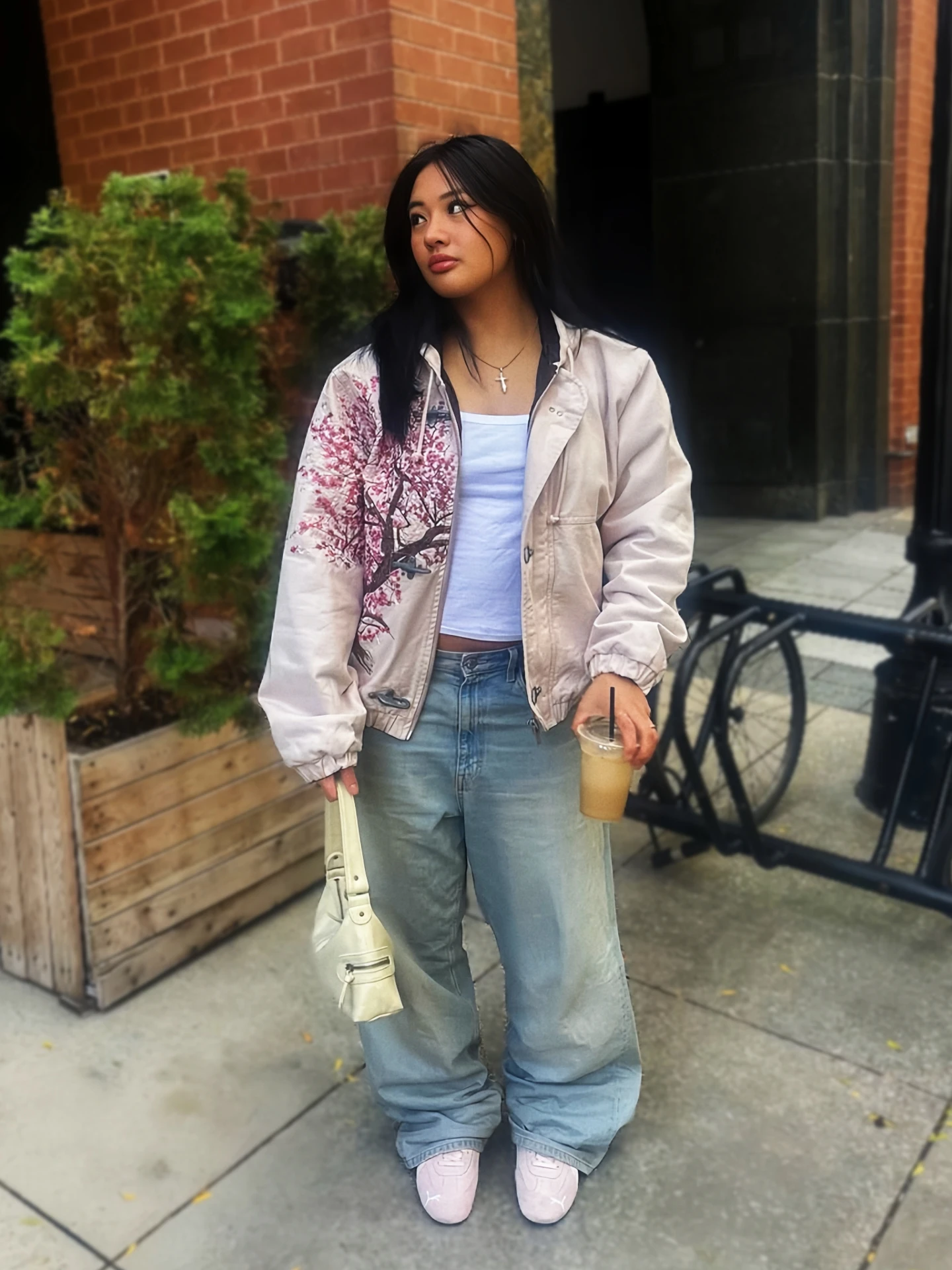 

Куртка с вышивкой Сакура в американском повседневном стиле, уличный тренд, тонкая хлопковая верхняя одежда свободного кроя с длинными рукавами, укороченная, на молнии