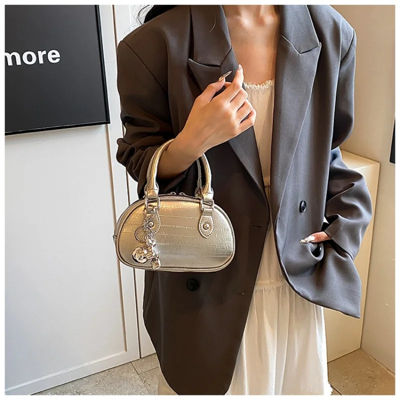 

High-end silver small bag ladies 2025 new popular all-match messenger bag fashion light luxury simple portable bowling bag