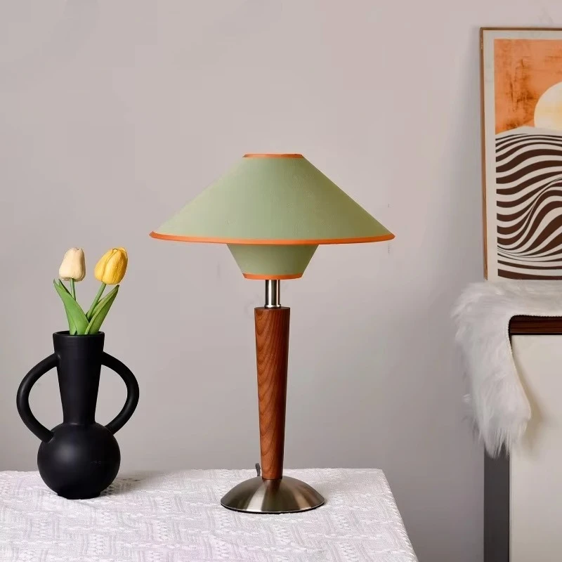 Retro Simple LED Advanced Solid Wood Desk Lamp Study Bedroom Bedside Decorative Atmosphere Lighting Lamps