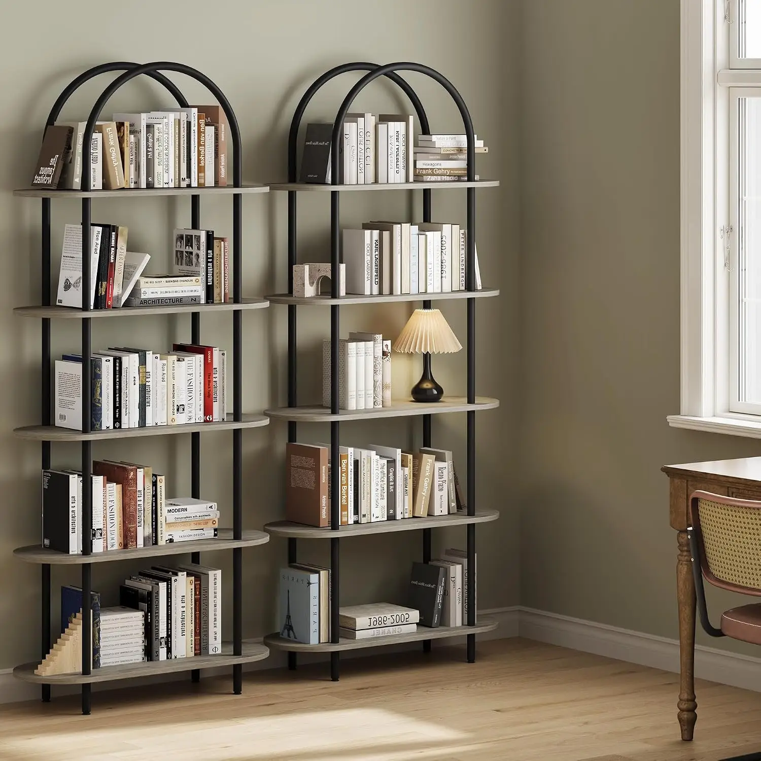 Garvee Lot de 2 étagères ouvertes modernes à 5 niveaux de 180 cm, étagère de rangement autoportante incurvée avec structure métallique, étagère de présentation peu encombrante pour salon, chambre, bureau, expédiée en plusieurs colis