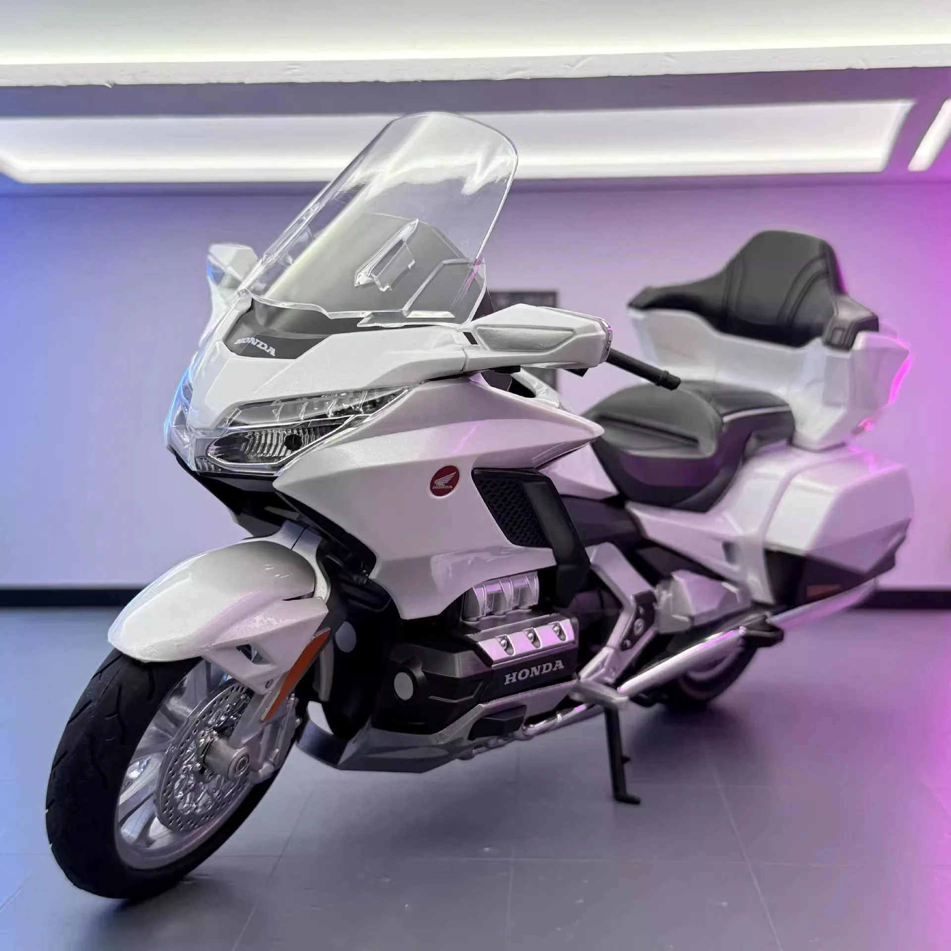 

1:9 GL1800 Мотоцикл из сплава, амортизирующие звуковые и световые эффекты, коллекция игрушечных машин для мальчиков, коллекция для энтузиастов