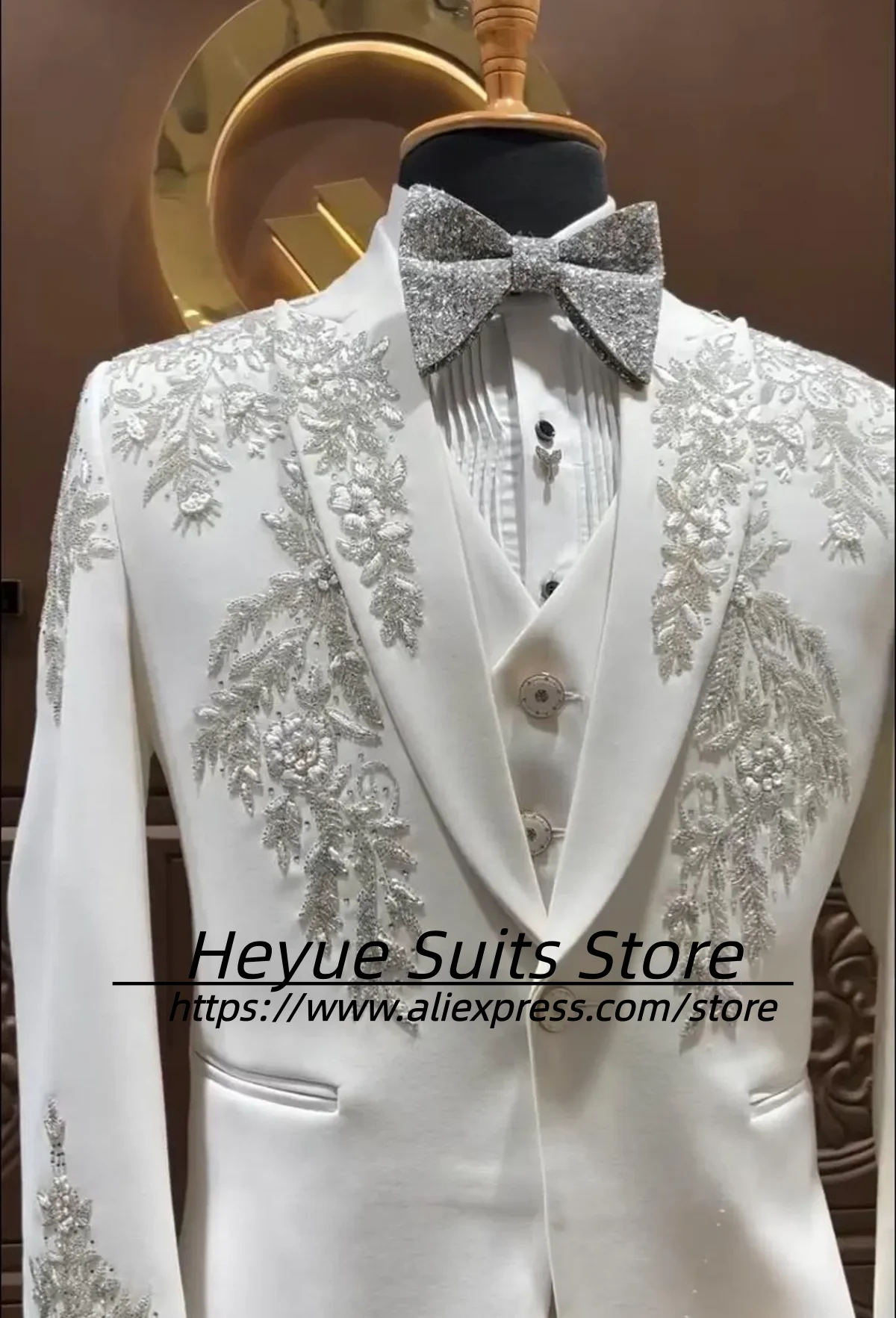 

High-end White Groom Wedding Tuxedos Gorgeous Embroidery Groom Wedding Tuxedos Customized Slim Peak Lapel 2 Pcs Sets Ropa Hombre