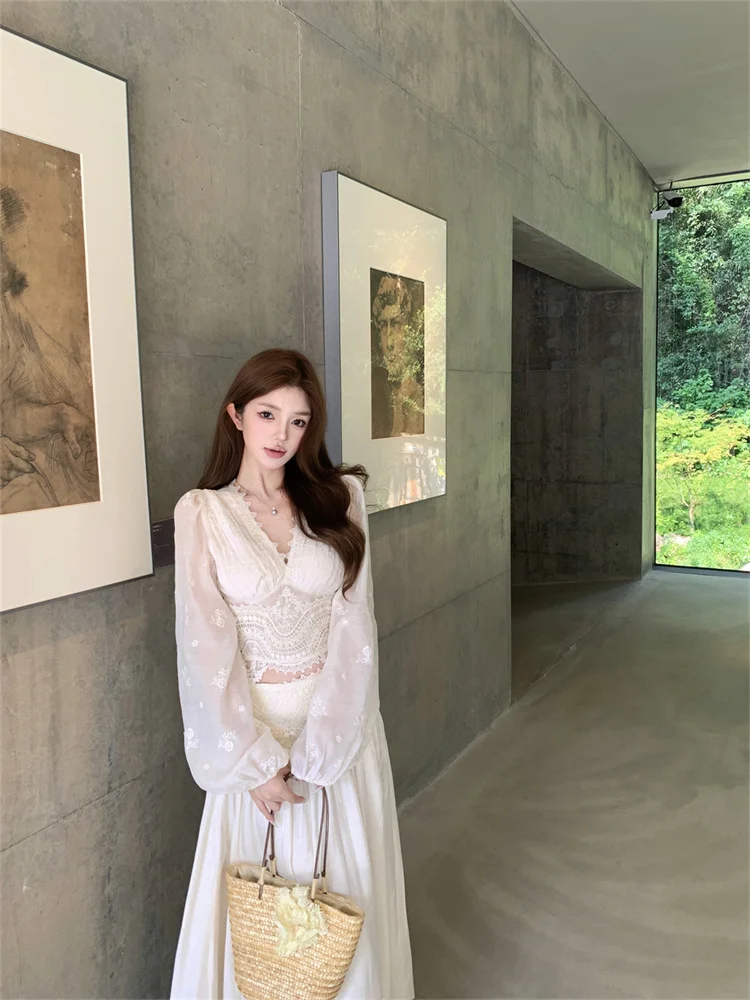 

Высококачественный комплект из белого кружева, женская рубашка в стиле пэчворк с v-образным вырезом и длинными рукавами, полуюбка с высокой талией, комплект из двух предметов