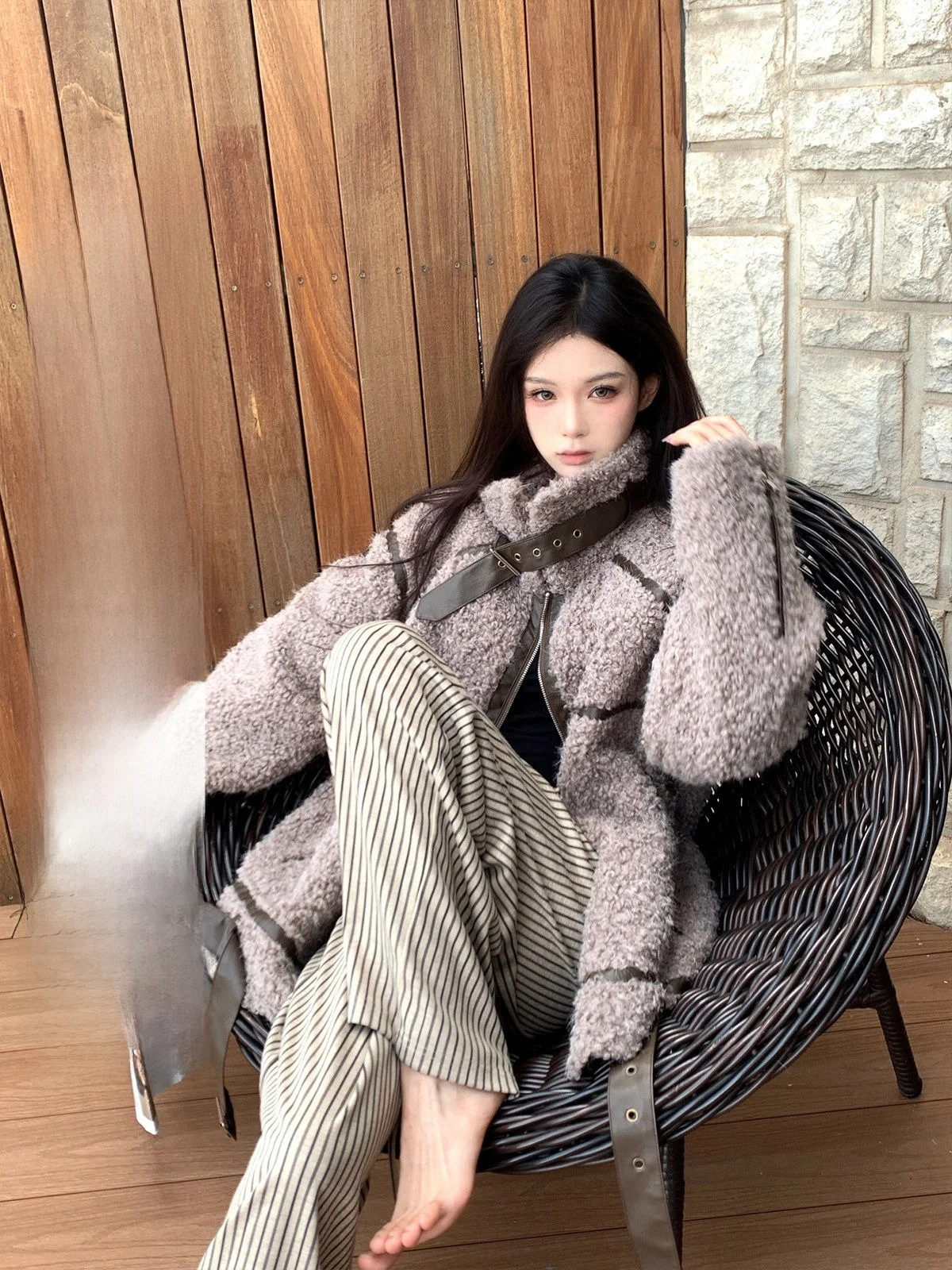 

Утепленная куртка из овчины для женщин: кожа и мех в одном, новая зимняя модель, цвет капучино, стильный дизайн для повседневной носки