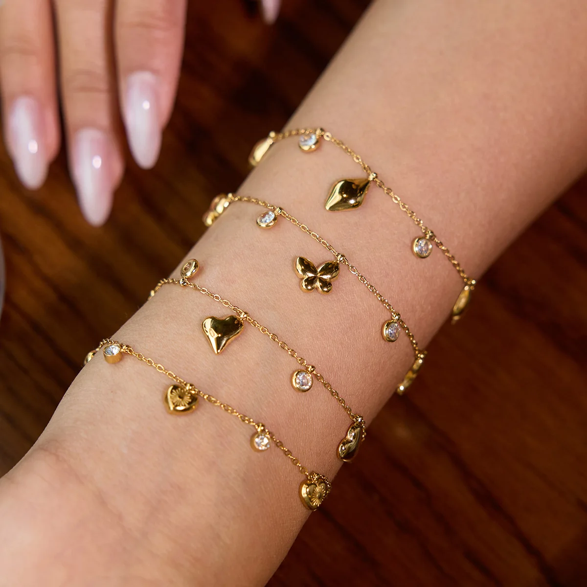 

18K stainless steel zircon bracelet with heart-shaped butterfly design, made of titanium steel, featuring a niche design jewelry