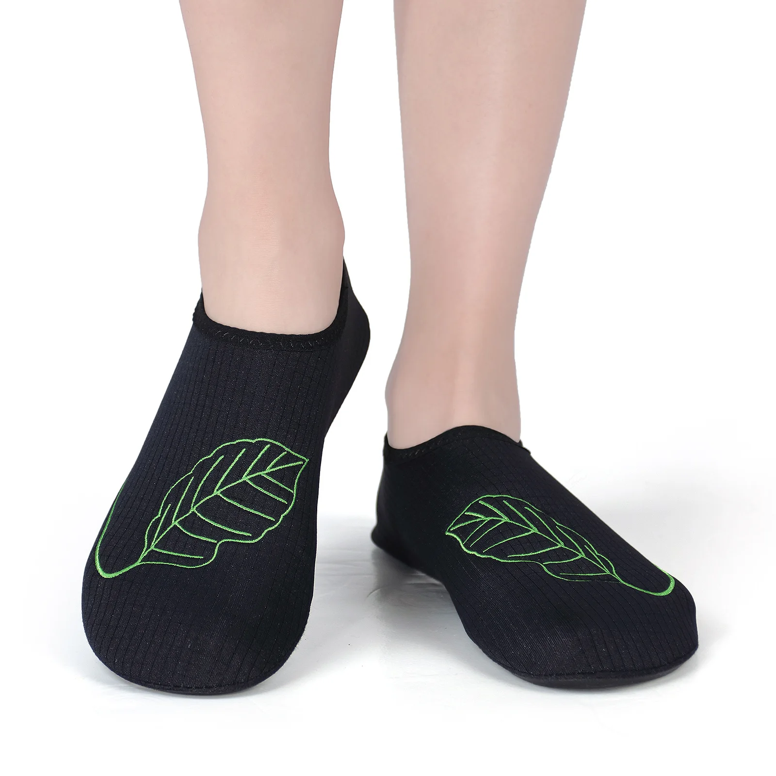 

Black Barefoot Water Shoes Non-slip Quick Dry Aqua Socks for Women Beach Swimming Yoga Fitness