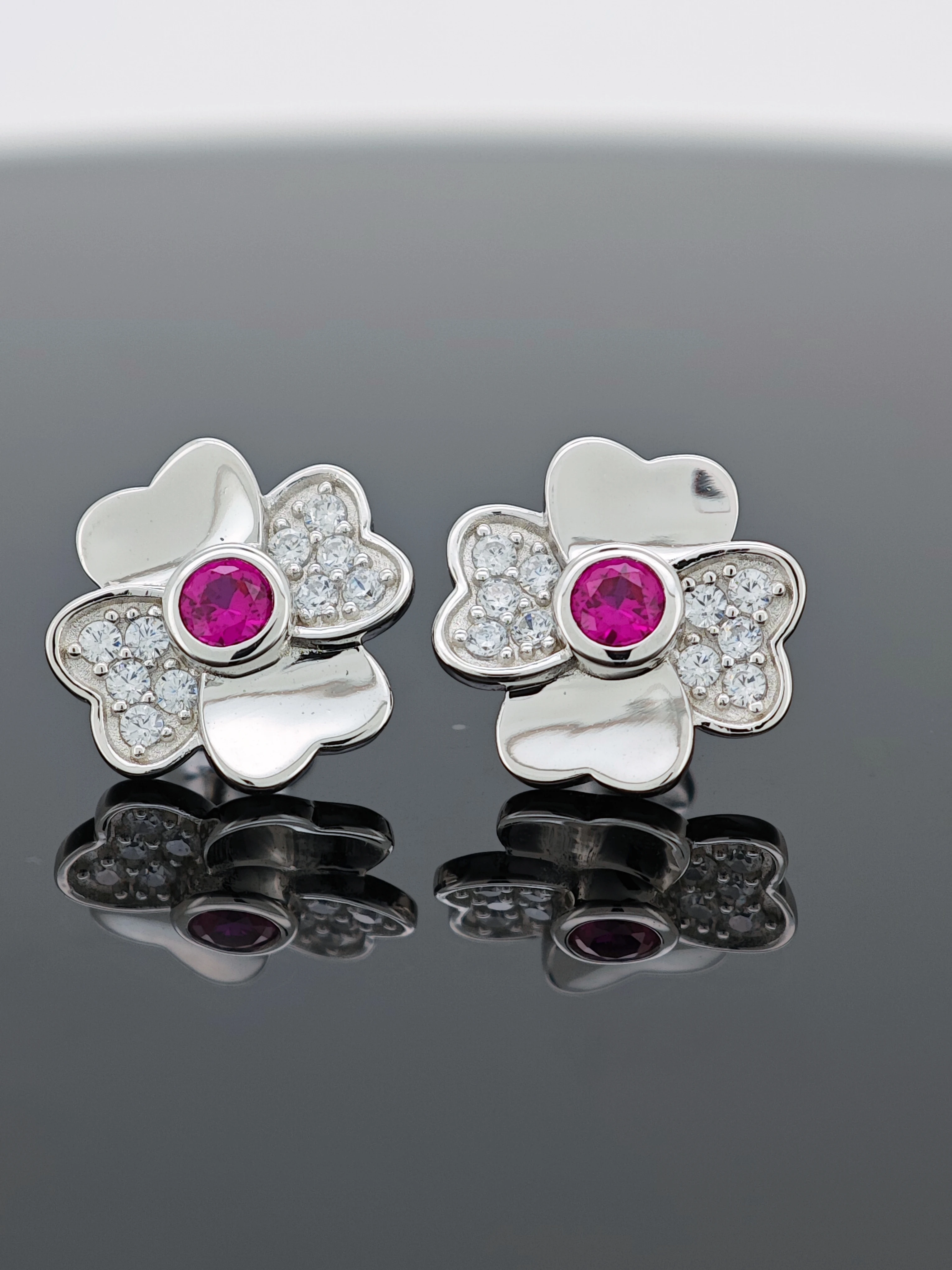 

Chu Ping Lab Grown Ruby Earrings With Lucky Grass Shape S925 Silver Delicate and Fine for Her Birthday or Anniversary Gift