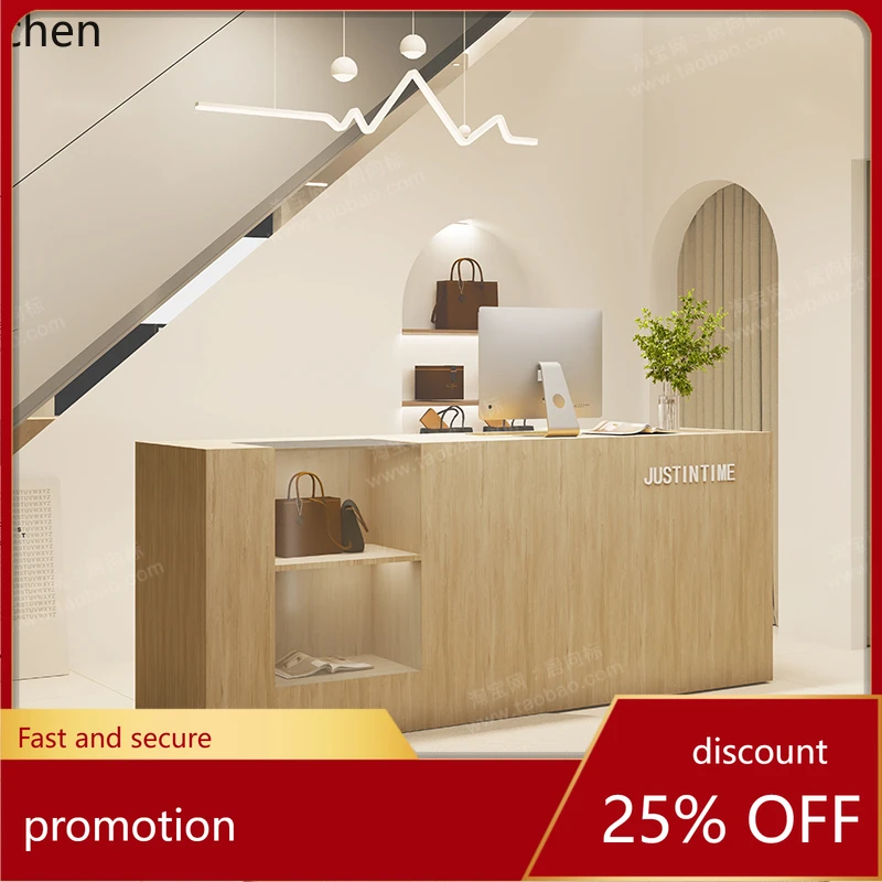 

Магазин одежды HT премиум-класса с колодкой, небольшой бар, касса, стойка регистрации, твердая древесина