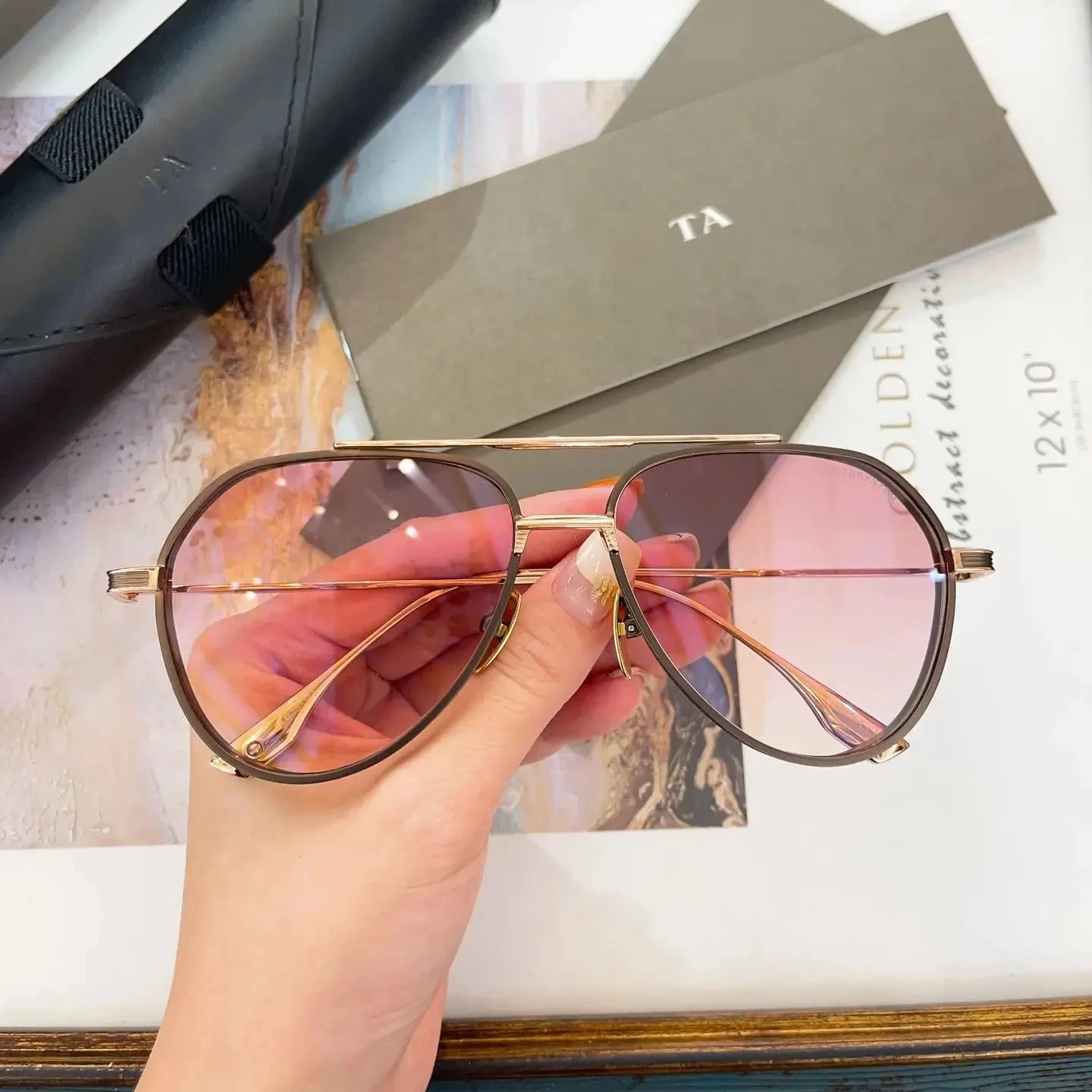 

Original For LIANGCHENDIT DT DTS173 Trend Alloy Frames Men Sunglasses UV400 Gradient Pink Lenses Leisure Women Couple Eyewear
