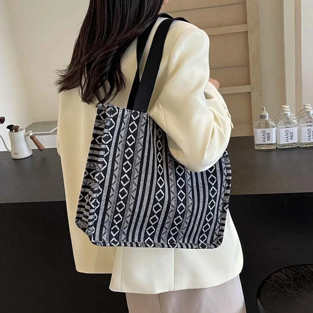 

Retro Ethnic Style Shoulder Bag Large Capacity Storage Pouch Canvas Tote Bag Small Square Bag Acrylic Fibers Embroidery Handbag