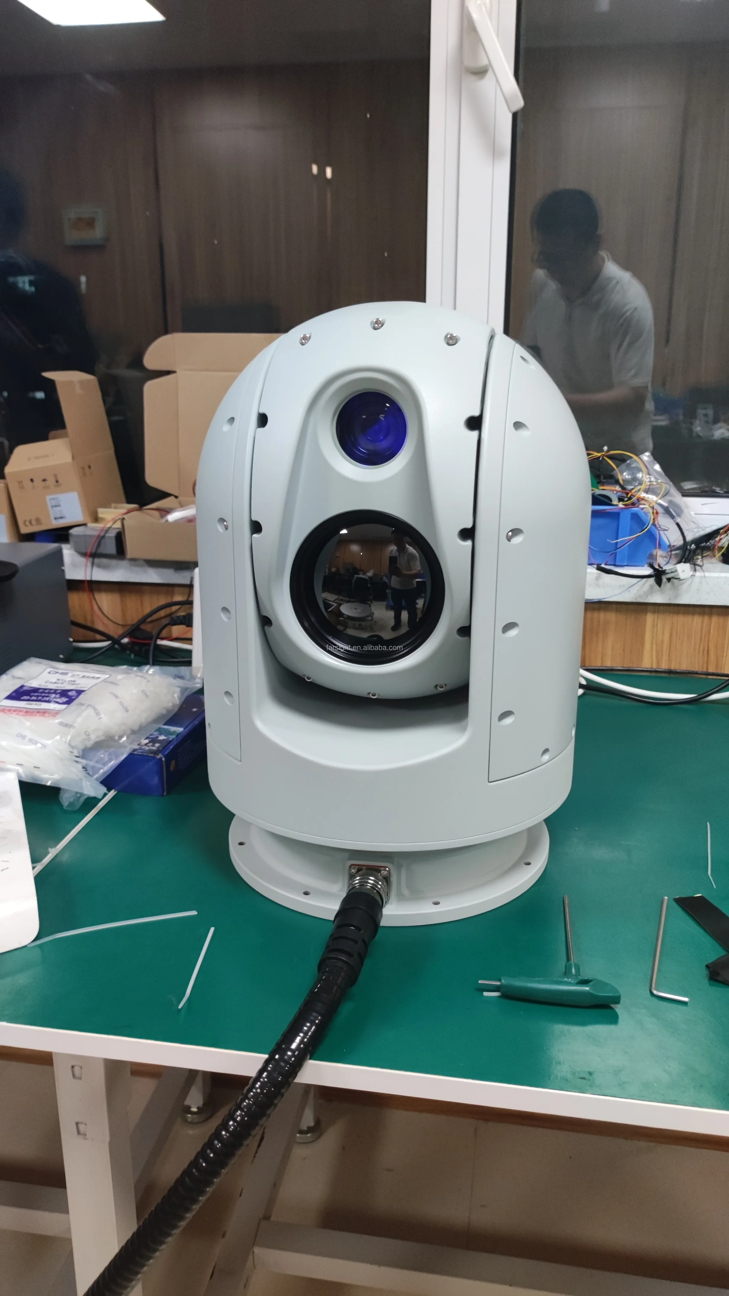 Picture 4: HD PTZ Security Long Range Dual-sensor Anti Terrorist 2-axis Ship Gyroscope Marine Ptz Camera