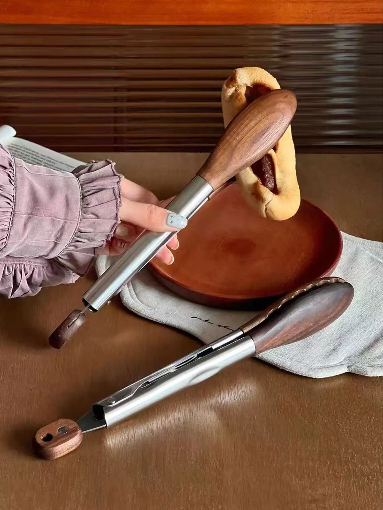 

Щипцы для еды из орехового дерева, нержавеющие, кухонные, высококачественные для хлеба, из цельного дерева для барбекю, 1 штука