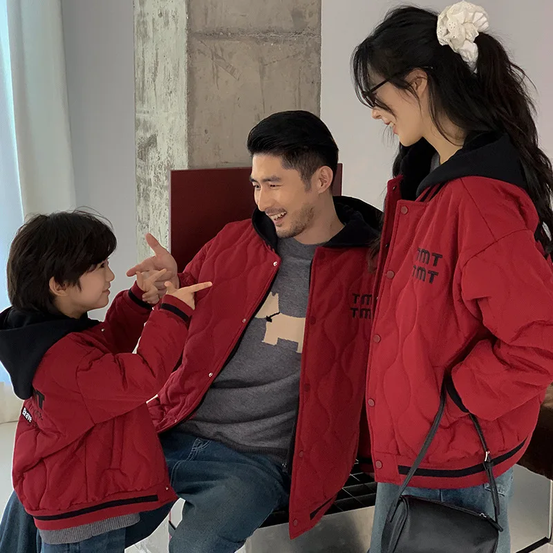 ‌2025 Winter Family Matching Jackets Red New Year Coat with Hood for Mom and Kids 3-4 Persons Warm Cotton Padded Outfit Holiday