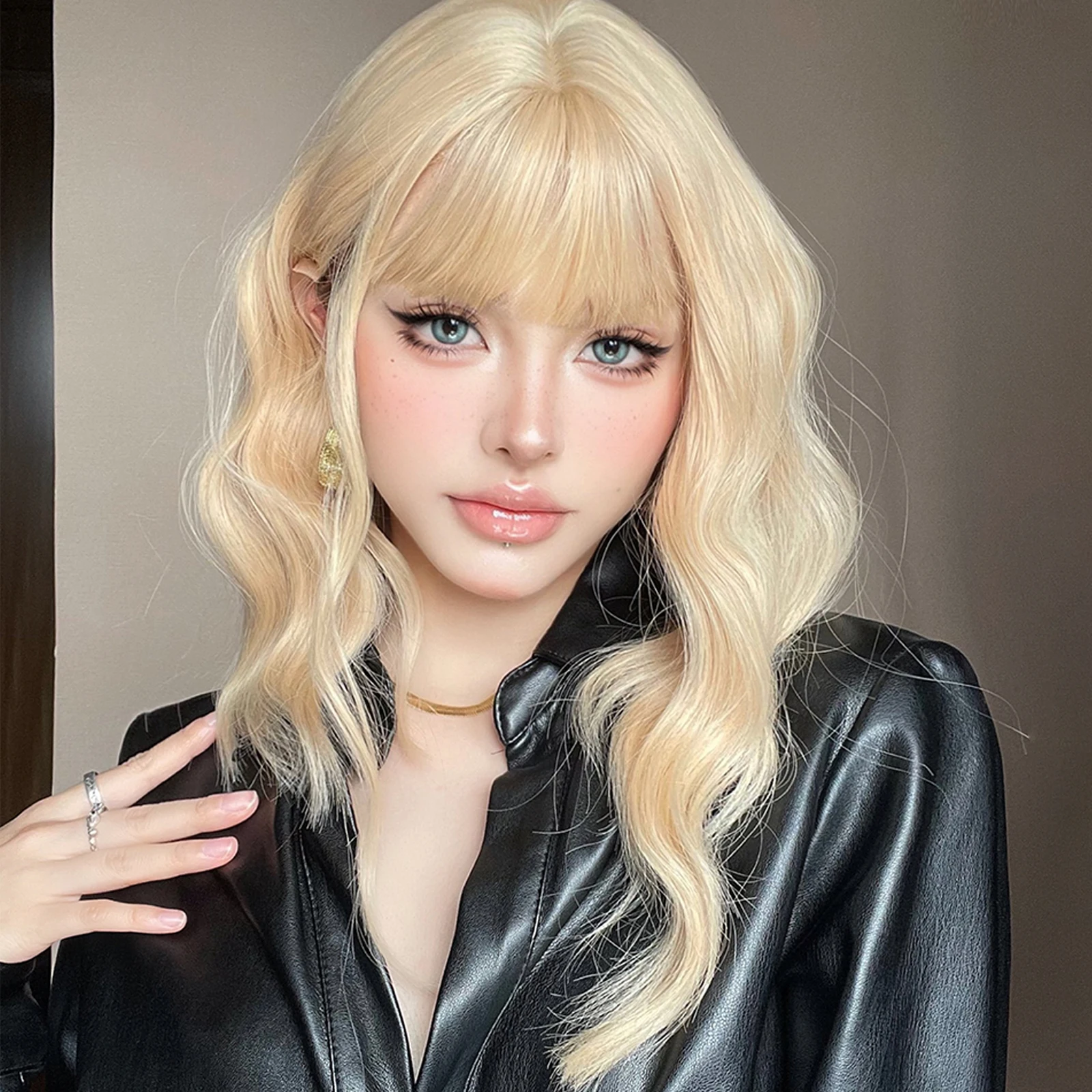 Jasny blond Bob Wave Syntetyczna peruka Krótkie imbirowo-żółte włosy z grzywką dla kobiet Naturalna peruka imprezowa Lolita Daily Fake Hair