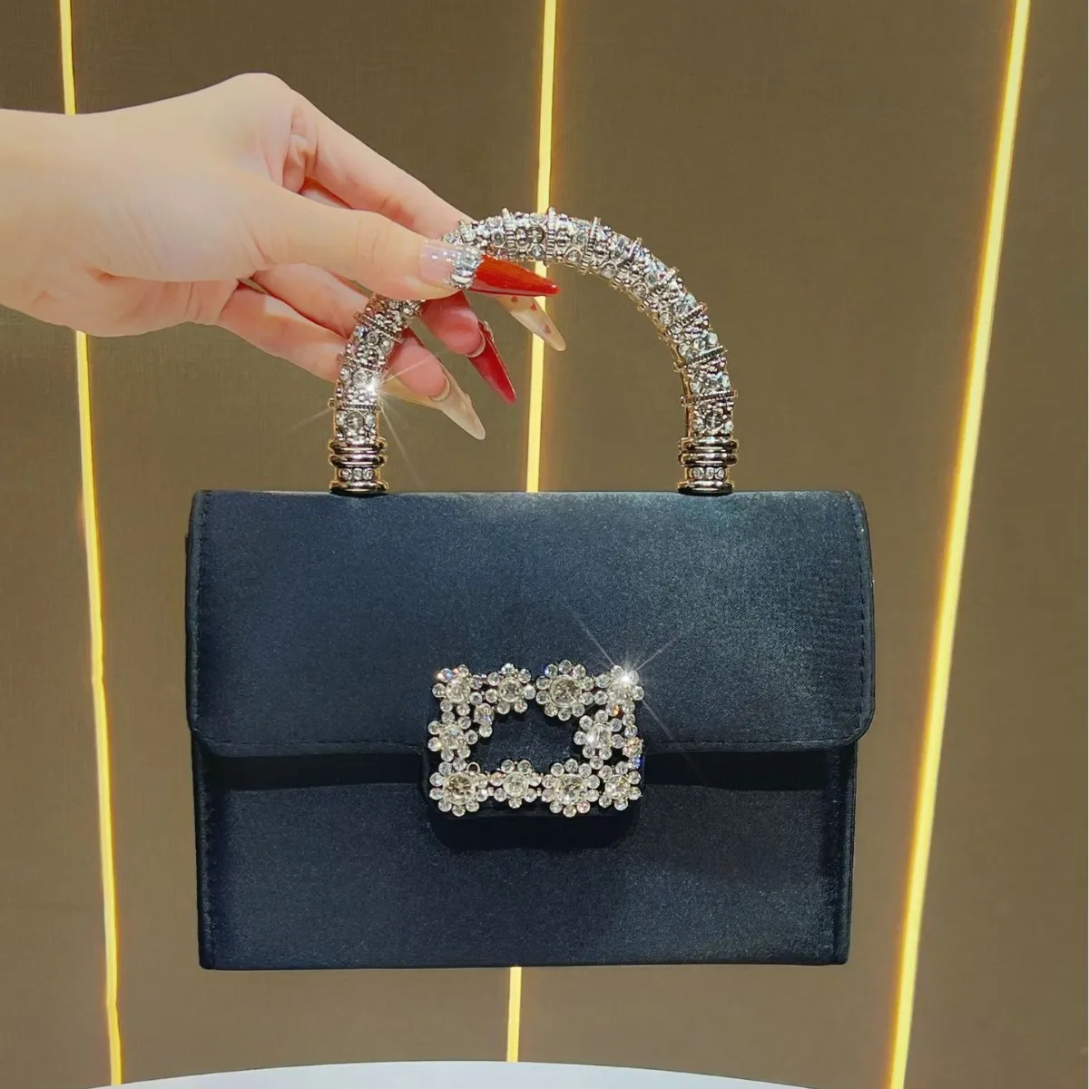 

Luxury Diamonds Evening Bags Elegant Satin Women's Bag NEW Metallic Handle Designer Handbags Crystal Wedding Party Clutch Ladies