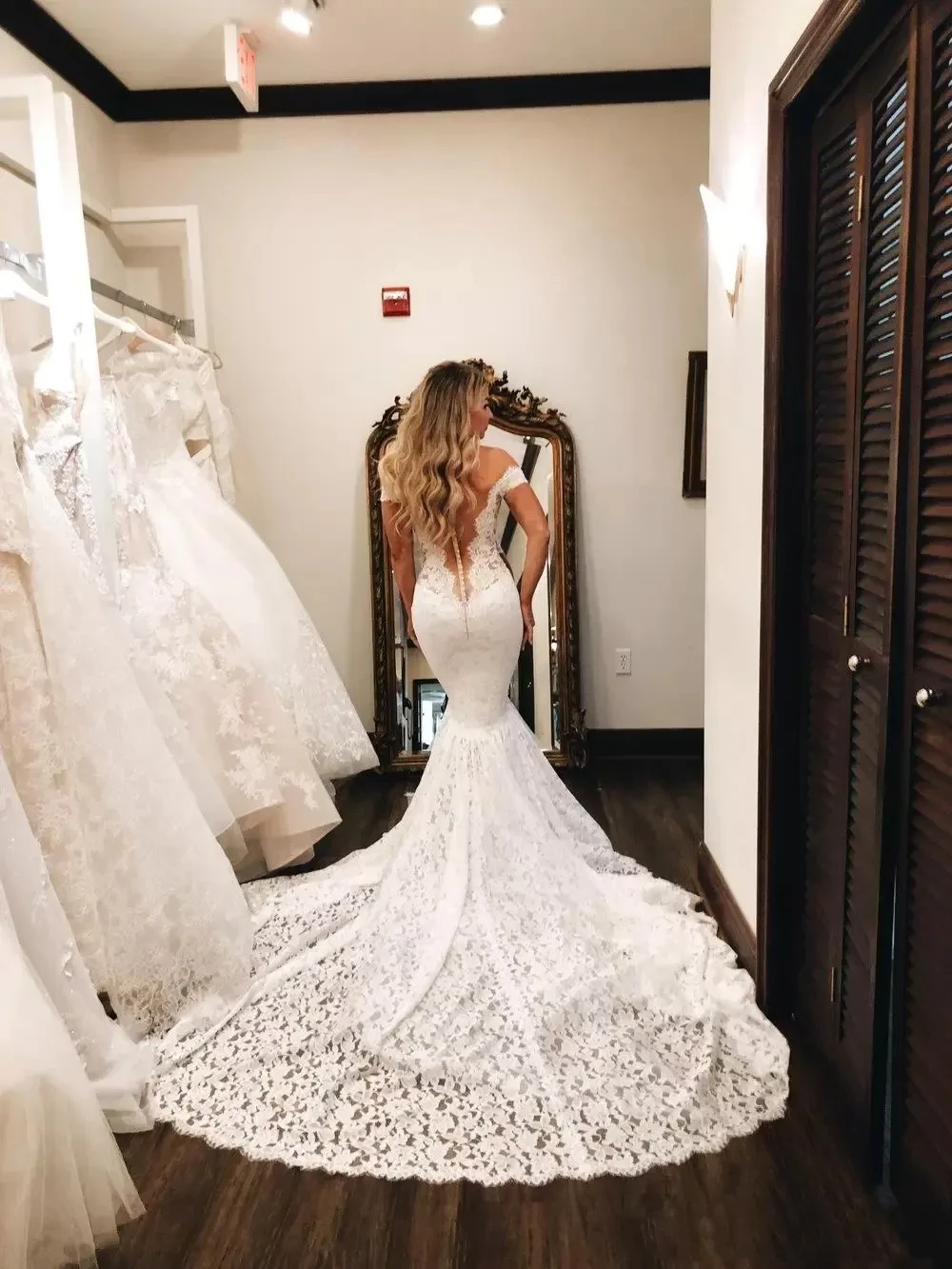 Luxurious and elegant Full mermaid wedding dress sexy sheer backless wrap hips with button long sweep train bridal dress