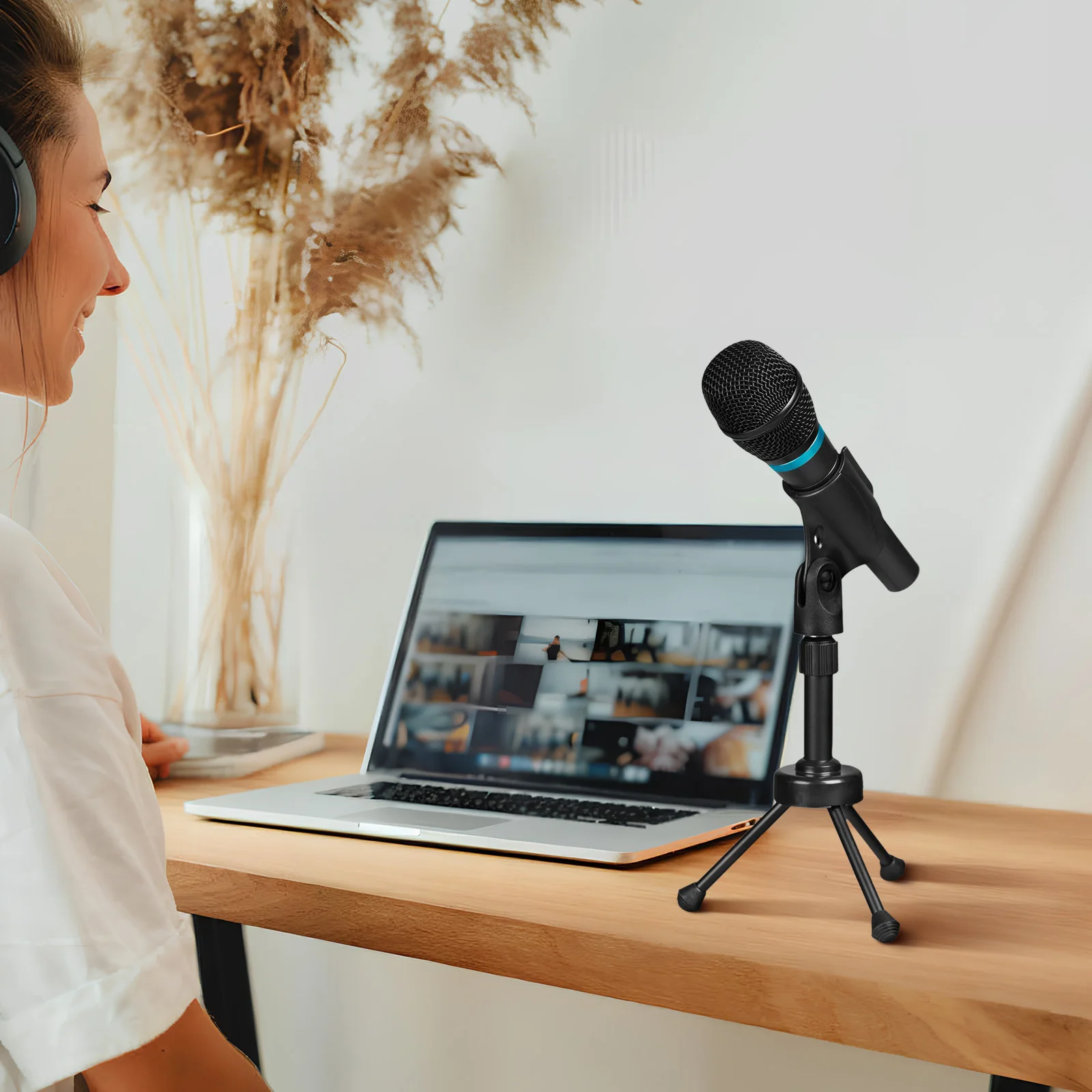 

2Pcs Microphone Stand Clip Adjustable Mic Holder Clip Mount Clamp for Mic Stand Screw Adapter Recording Studio Use