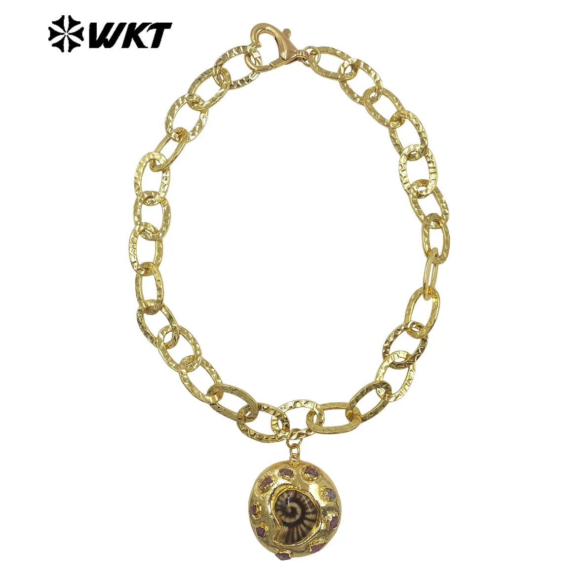 WT-JN373 Unique Texture Snail Shell With 18k Gold Plated Round Pendant Yellow Brass Chain Necklace Heart-Shaped Button Accessory