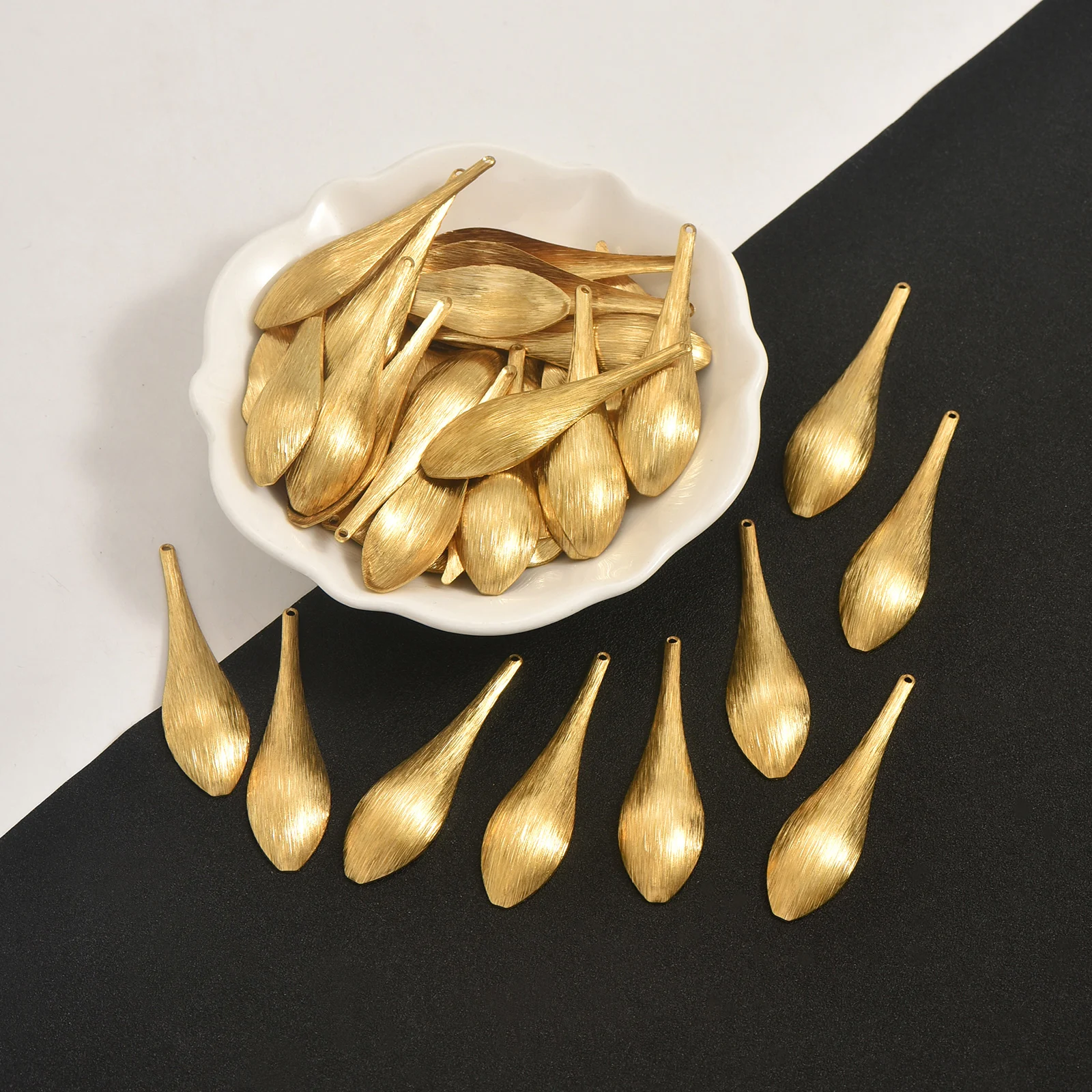 10 pieces of brass brushed curved single hole spoon shaped personalized women's jewelry making fashion pendant