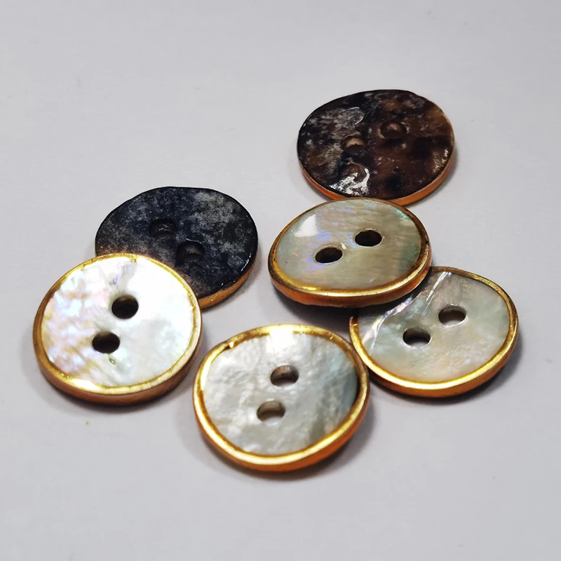 100 pz/set bottoni conchiglia naturale rotondo 2 fori bordo dorato bottone 11.5mm per indumento artigianato fai da te accessori per cucire