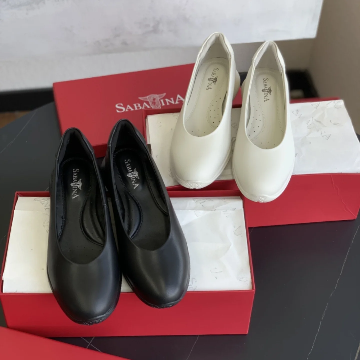 

Удобные кожаные туфли для медсестер и работающих женщин: мягкие, повседневные, модные слипоны с круглым носком и резиновой подошвой