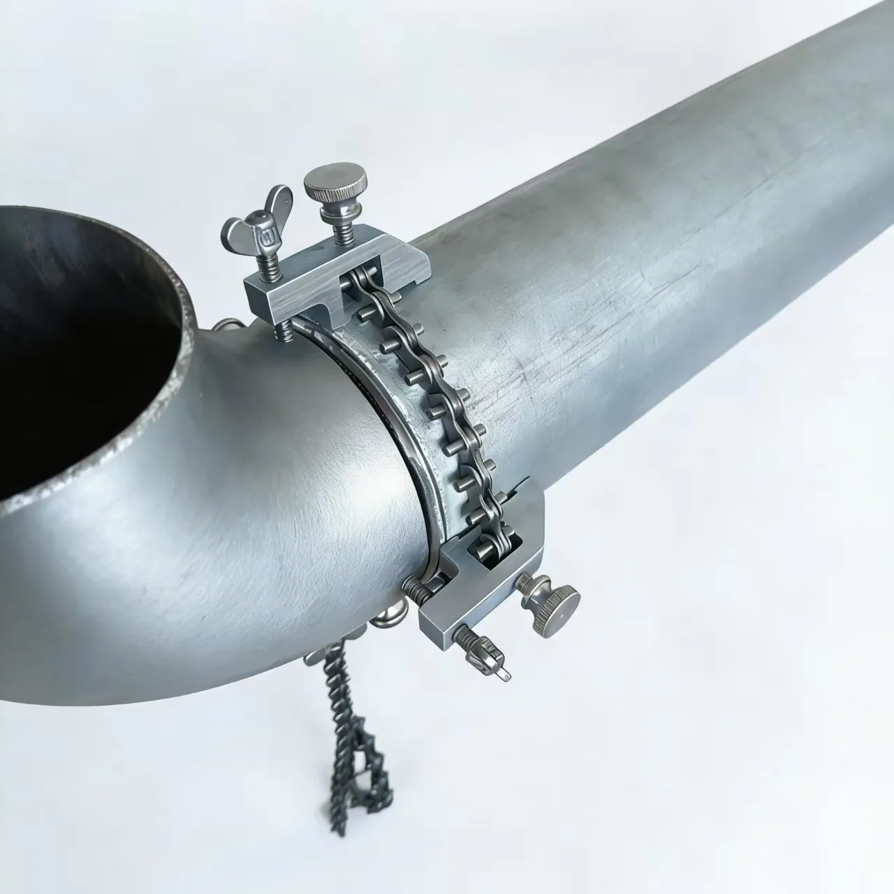Chain-type pipeline assembly tool