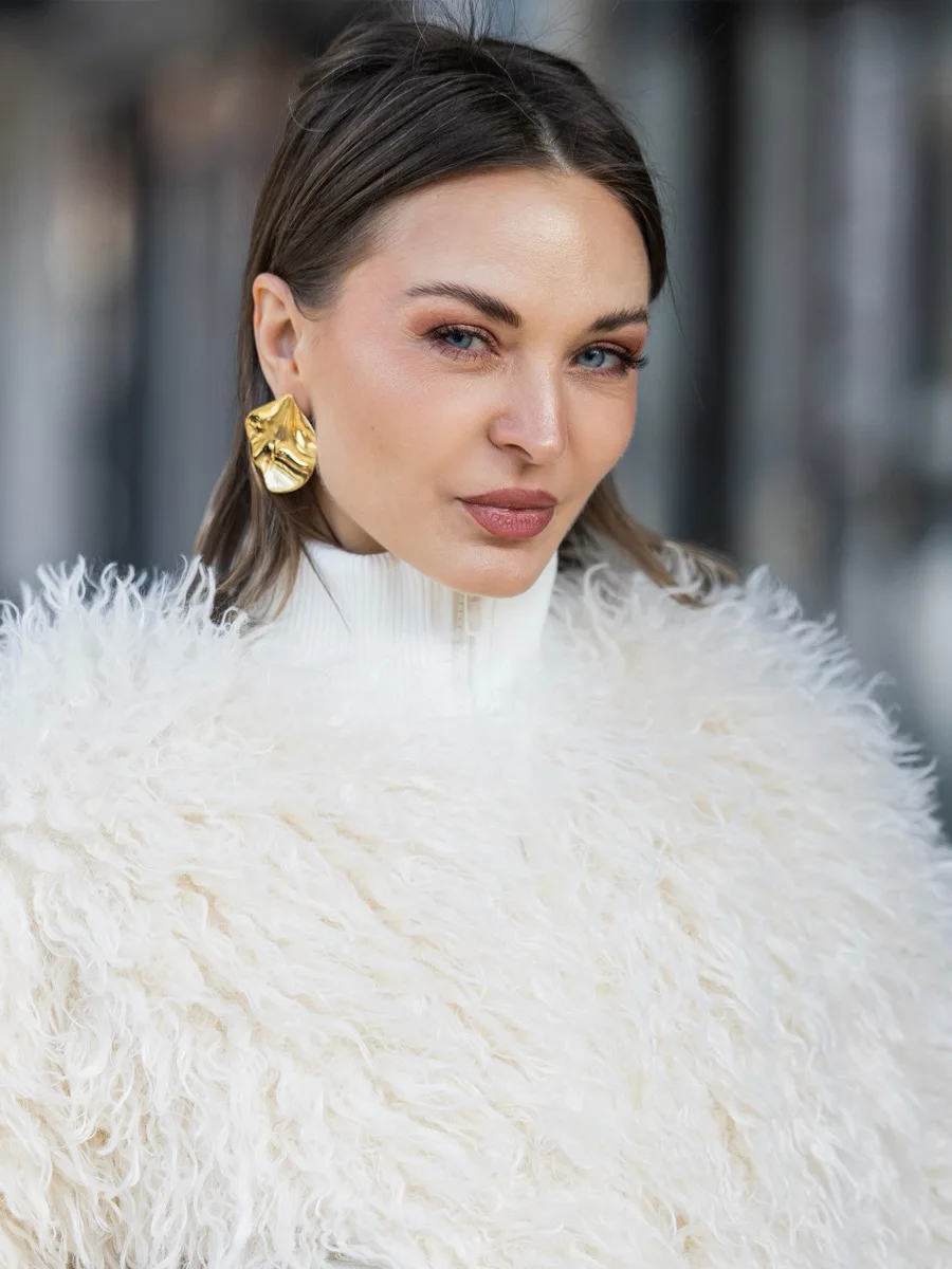 Winter High Quality Zipper Thick Warm Jackets Women Stand Neck Faux Fur Short Jacket Female Splice Outerwear Streetwear Overcoat