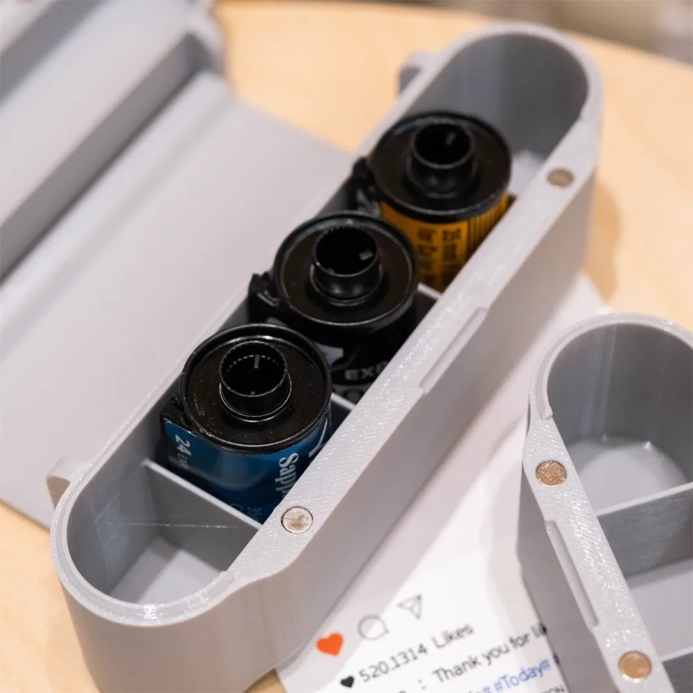Integrated Film Storage Box Dustproof Flip Cover Film Roll Storage Box Lightweight Anti-Crush 35mm Film Travel Box