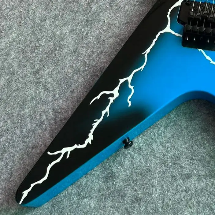 

Высококачественная гитара Blue Lightning с черной фурнитурой 2026