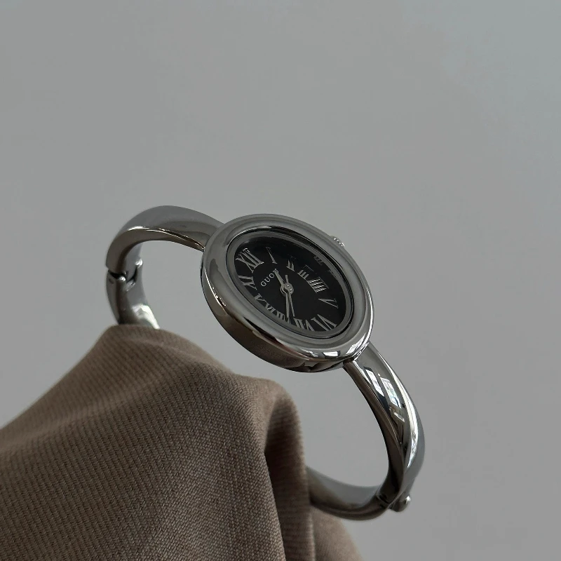 Luxury oval simple fashion versatile quartz watch women's 2025 new temperament high sense women's medieval bracelet watch
