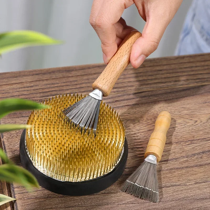 1pc Hair Brush Cleaner Mini Dirt Remover Home Travel Salon Rake with Metal Wire Portable Comb Brush Wooden Handle Cleaning Tools