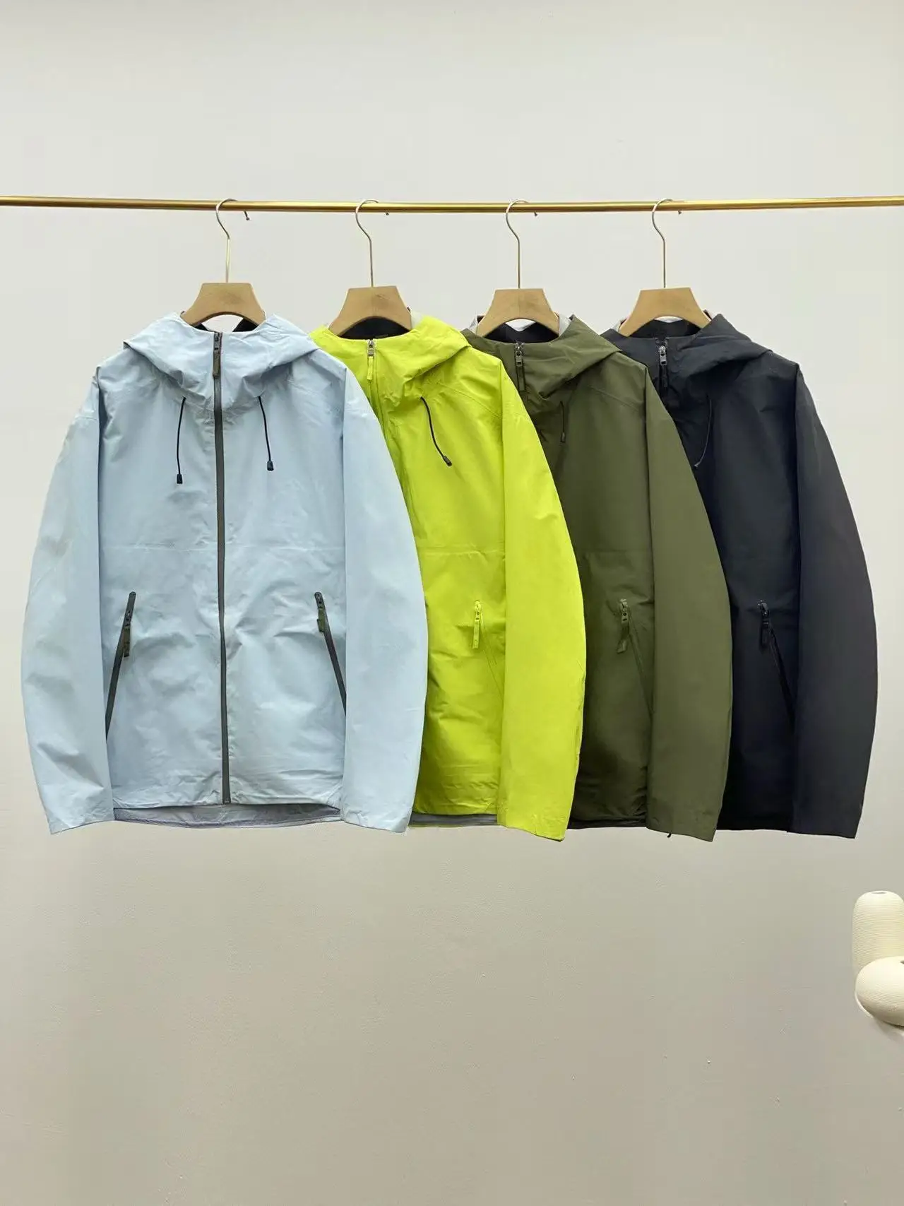 

Men's Outdoor Waterproof Jaet Autumn Winter Thin Single Layer Travel Coat with Hat Stand Fit Polyester Long Sve Zipper