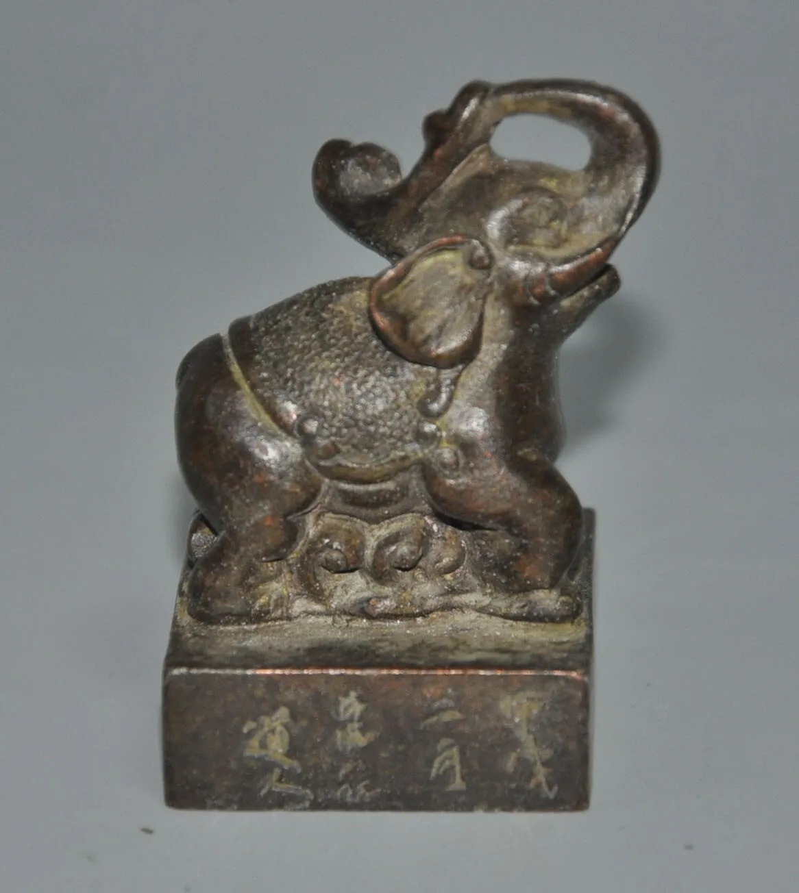 

2 inch Collection Old Chinese Dynasty Bronze Auspicious Animal Elephant Seal Stamp -Natural materials