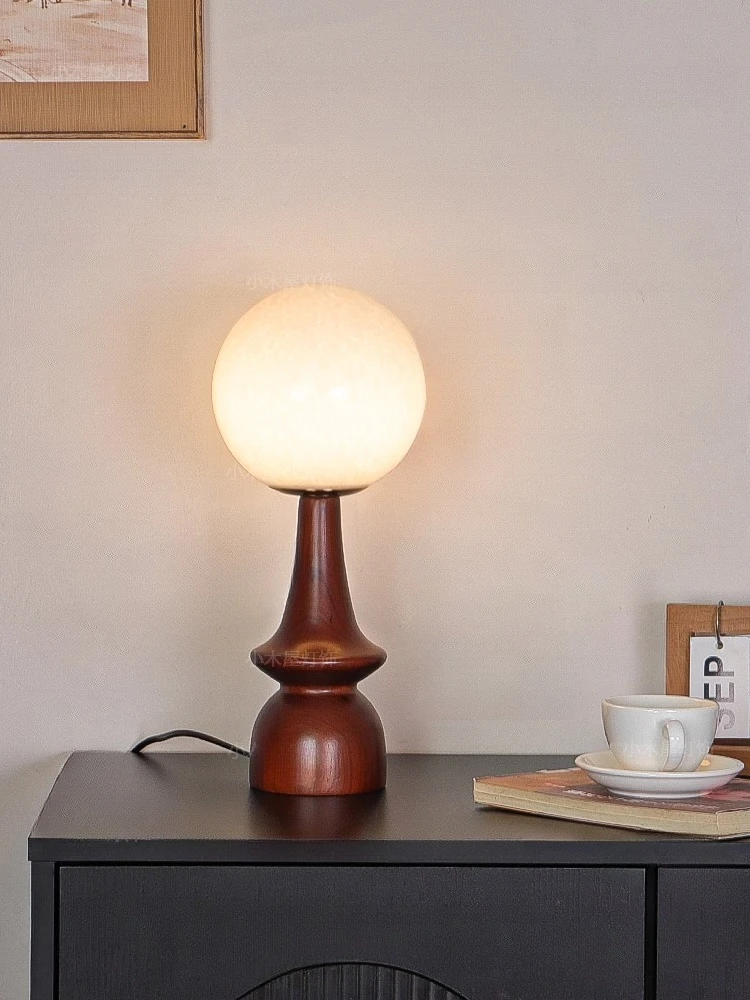 

French retro desk lamp bedroom wabi-sabi designer medieval bedside lamp B & B solid wood Roman column atmosphere lamp