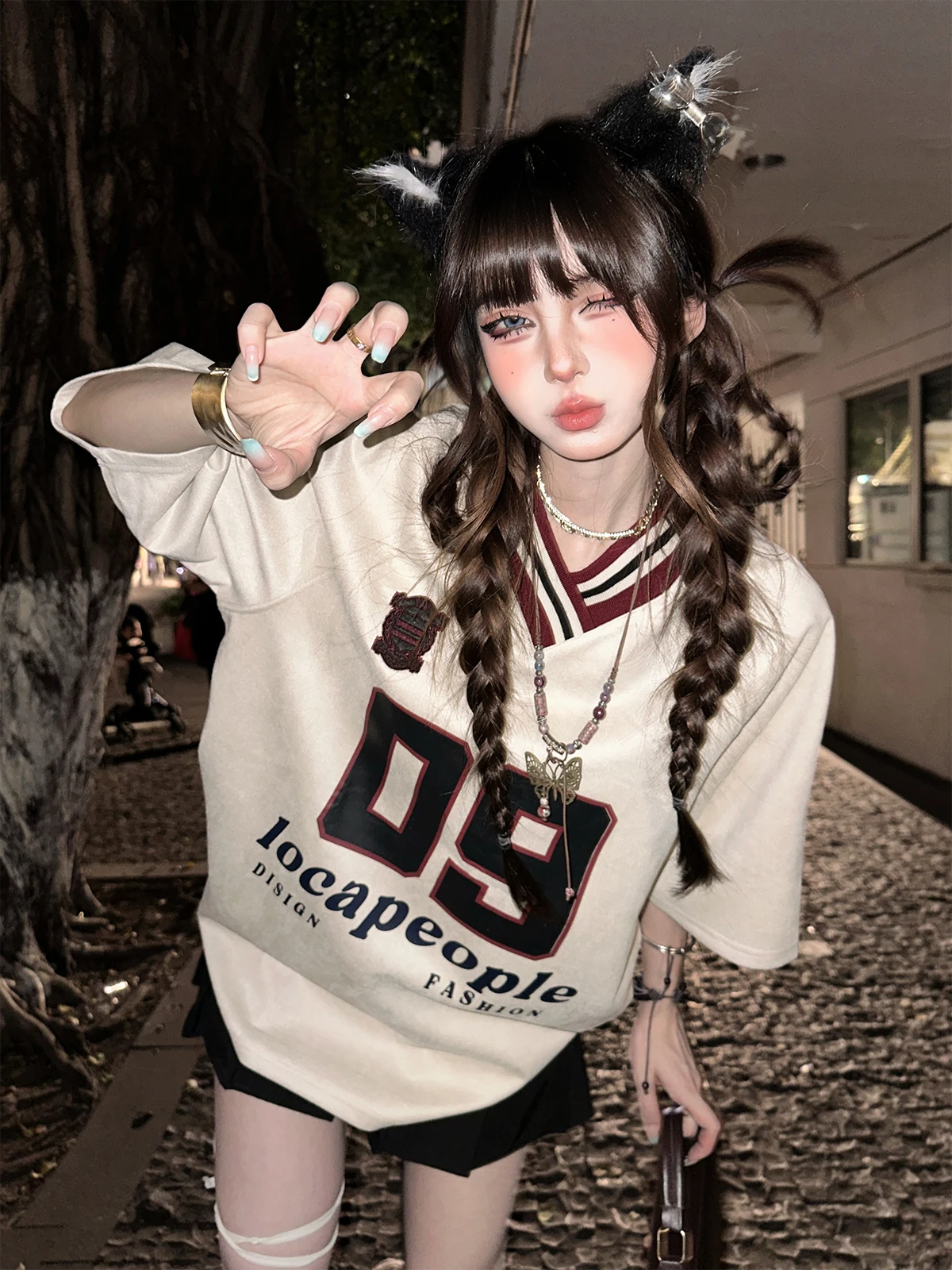 High Quality Hot Selling Wholesale Sports T-shirt Women's Loose V-neck Half Sleeved Top Personality Oversized T Shirt Vintage
