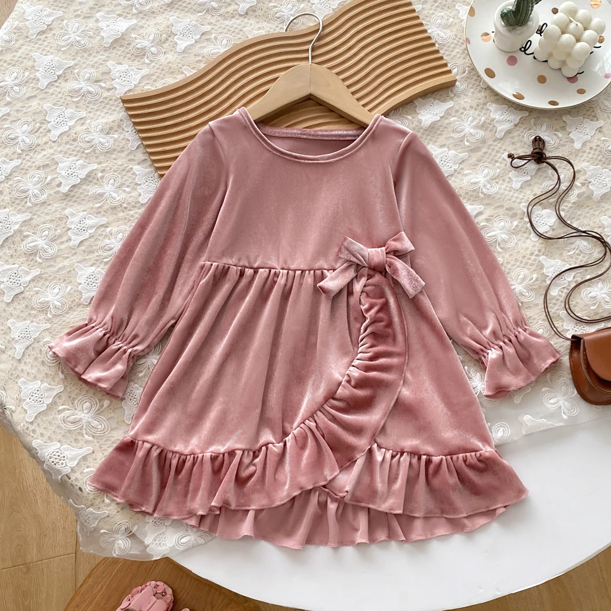 Girl's Autumn Fashion Dress Sweet Style Simple Exquisite Bow Ruffled Irregular Velvet Princess Dress