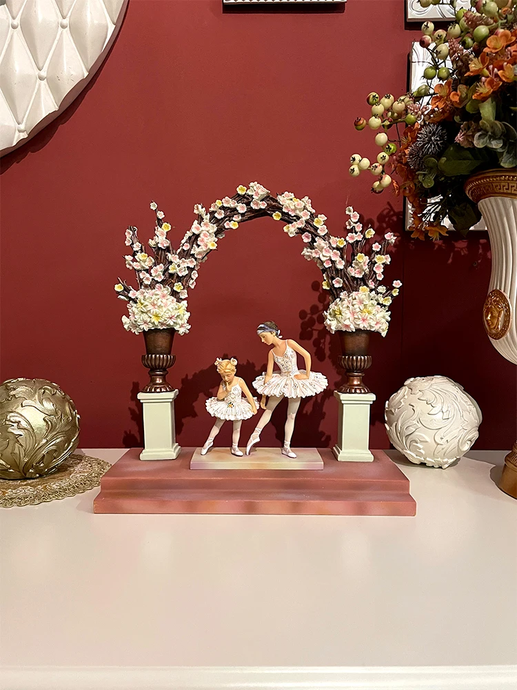 character ornaments, French villas, American bedrooms, bedside tables, wine cabinets, entryways, table top soft decorations