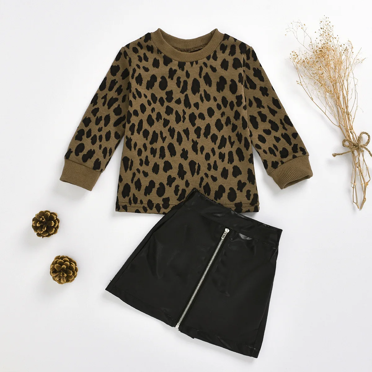 Autumn popular new products, neutral baby suit, leopard print sweater + leather skirt two-piece set