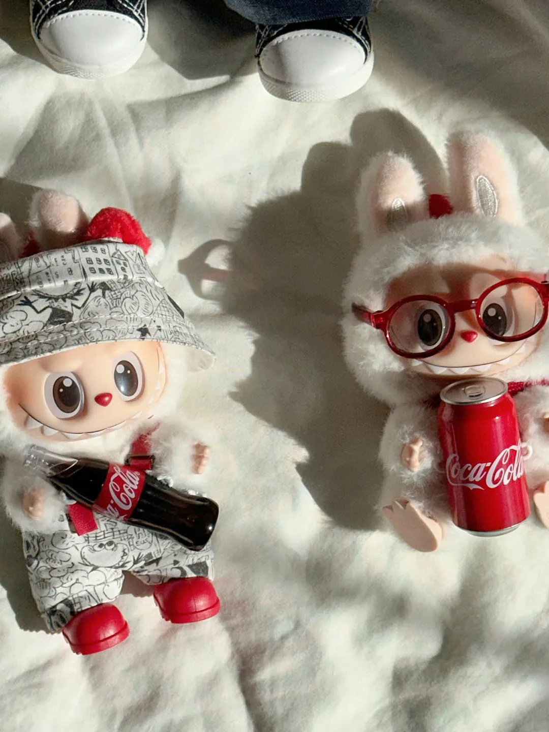 

Labubu Coca-Cola Doll Clothing Set 7cm Trendy Faionable Third Generation Vinyl Doll Clothes Non-Removable Collectible Toys