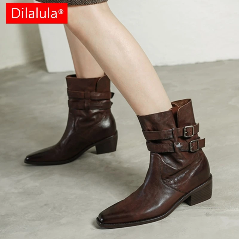 

Dilalula 2026, винтажные женские короткие ботинки в стиле вестерн из натуральной кожи, ботильоны без шнуровки на среднем каблуке с двойным ремнем и пряжкой
