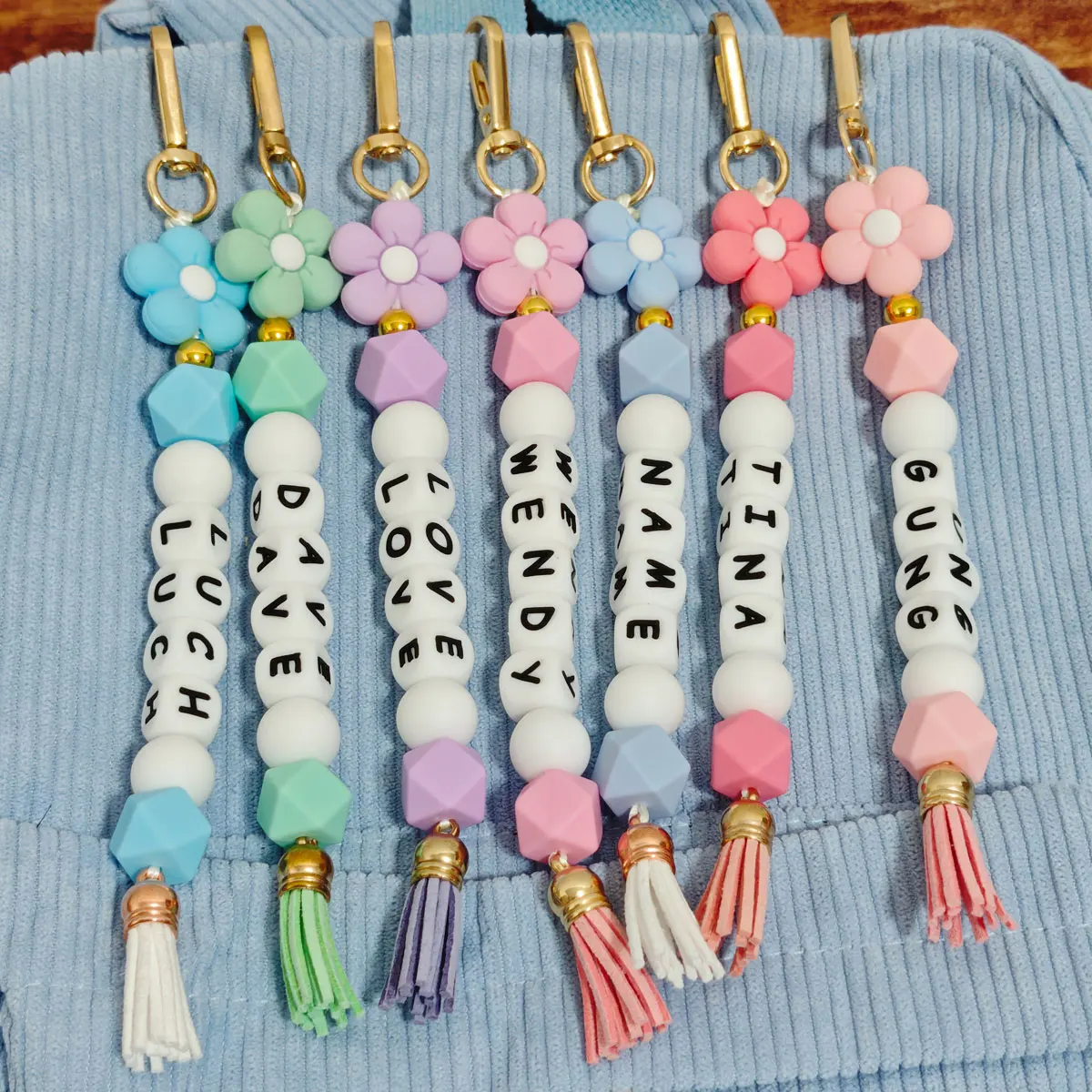 1 Piece of Personalized Colorful Flower Bag Charm, Tassel Pendant, Customizable Name, Valentine's Day Gift for Girls.